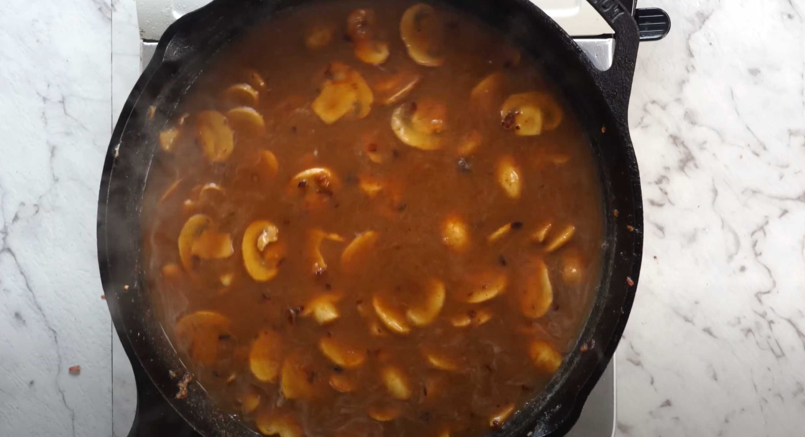 Cuisses de poulet à la sauce crémeuse aux champignons - Étape 7