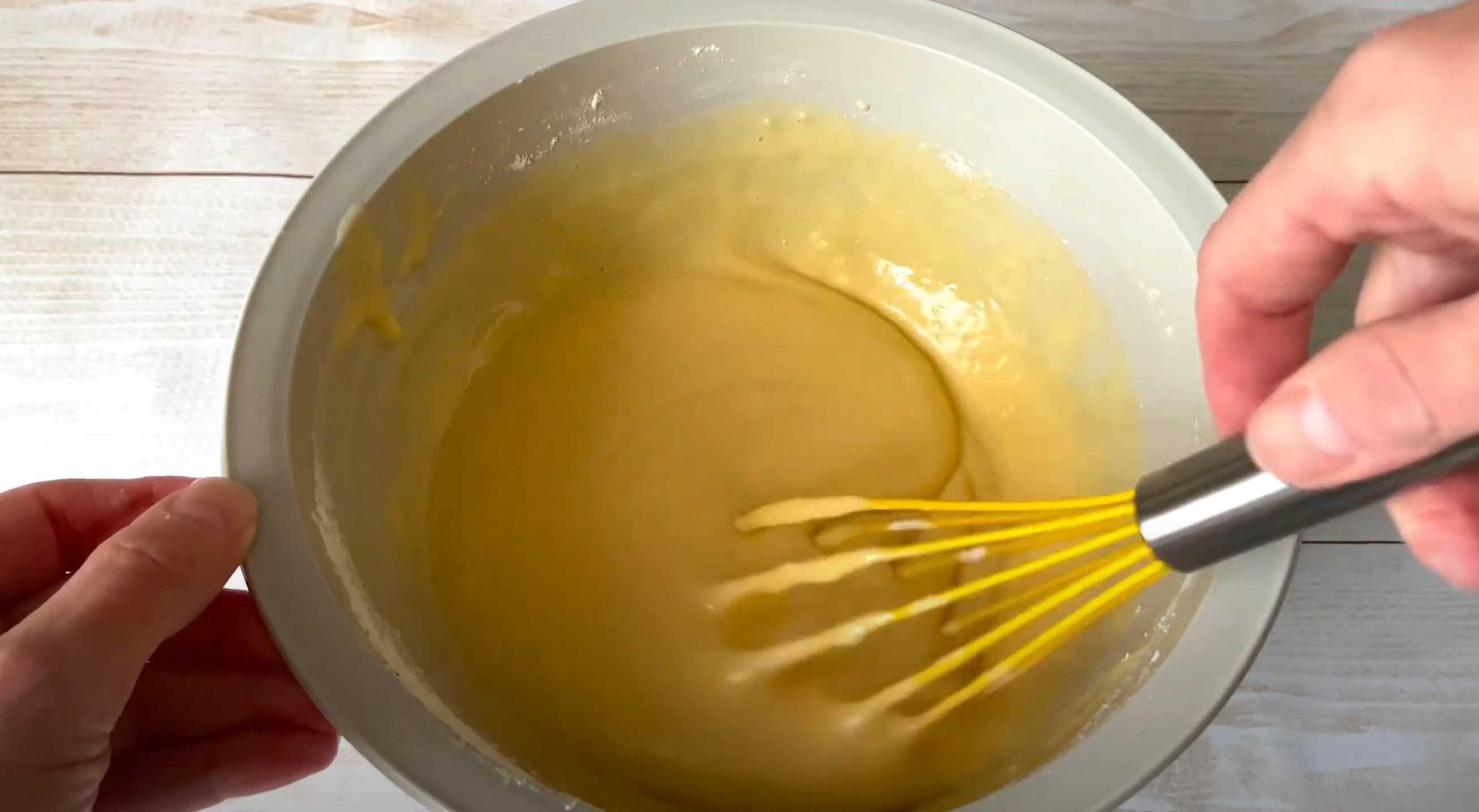 Gâteau Charlotte aux pommes sans batteur électrique - Étape 3 : Façonnage de la pâte