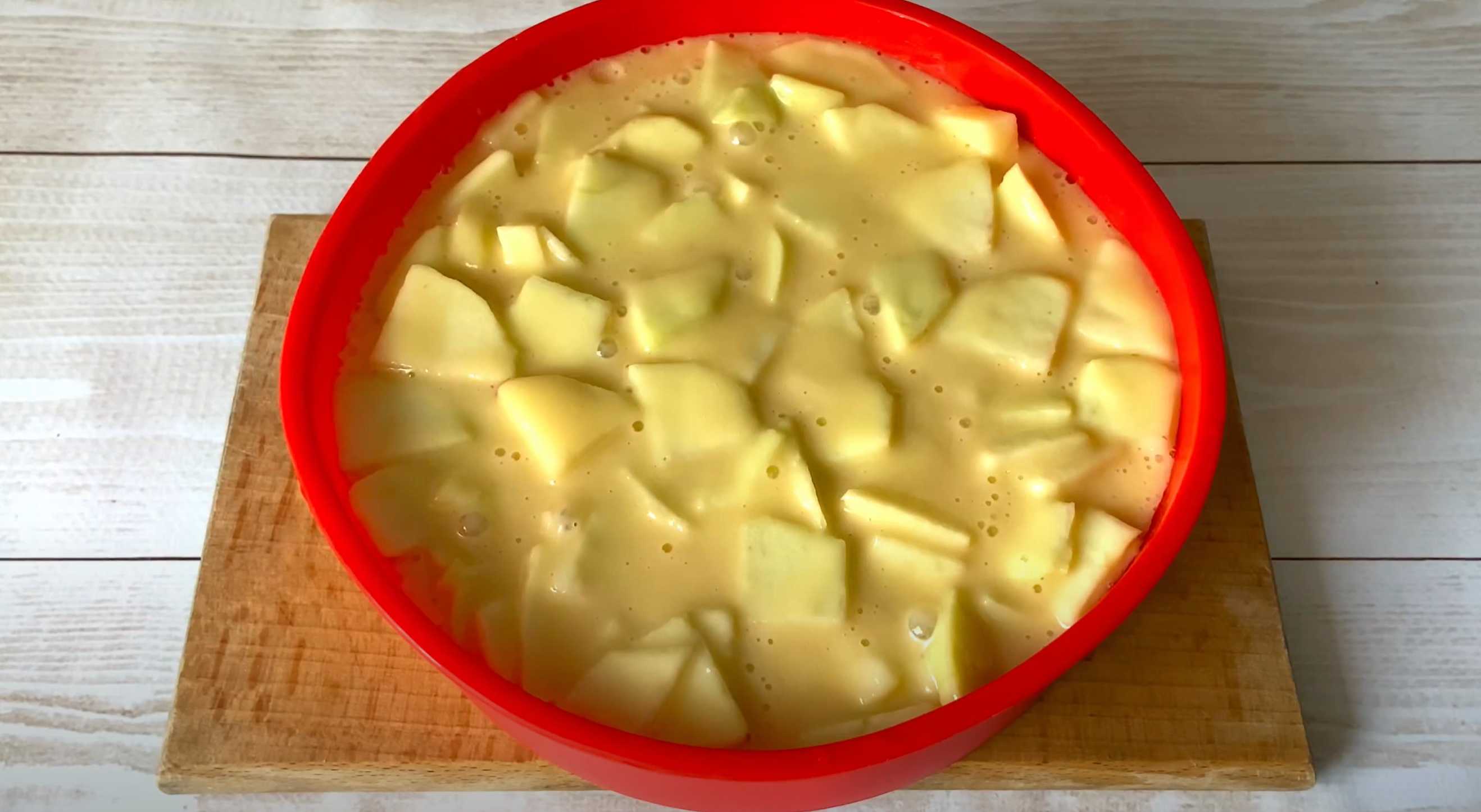 Gâteau Charlotte aux pommes sans batteur électrique - Étape 5 : Cuisson