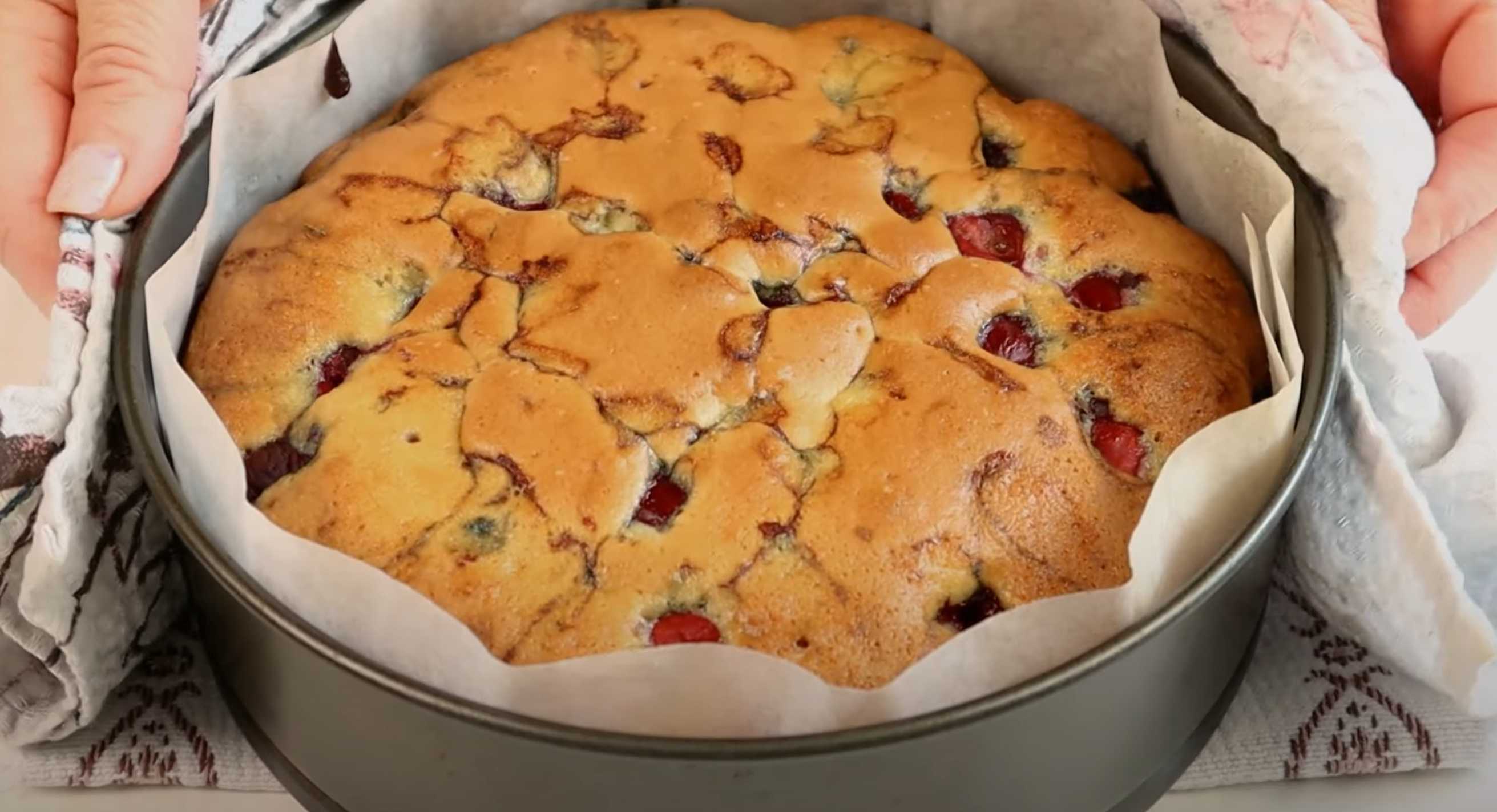 Charlotte aux cerises au four - Étape 8 : Cuisson