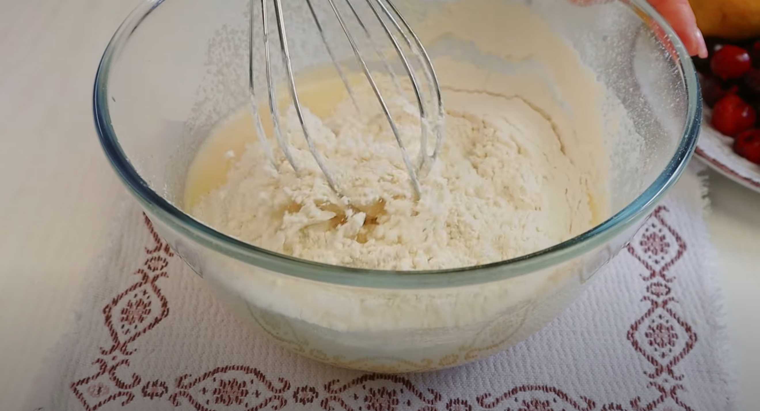 Gâteau Charlotte aux cerises au four - Étape 3 : Ajouter les ingrédients secs