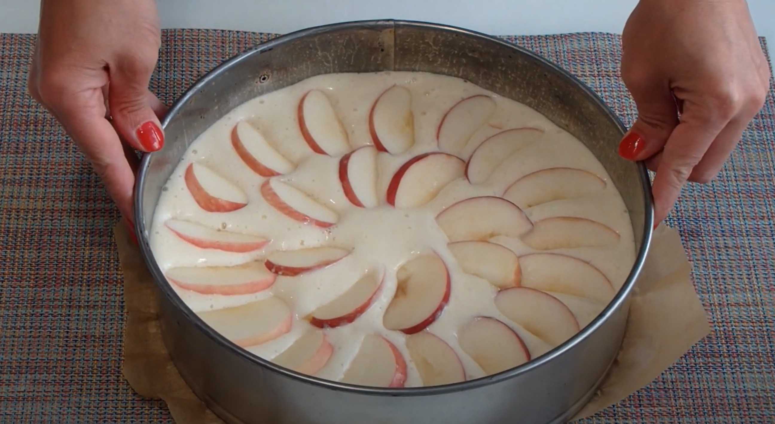 Gâteau Charlotte au lait - Étape 5 : Superposition des couches