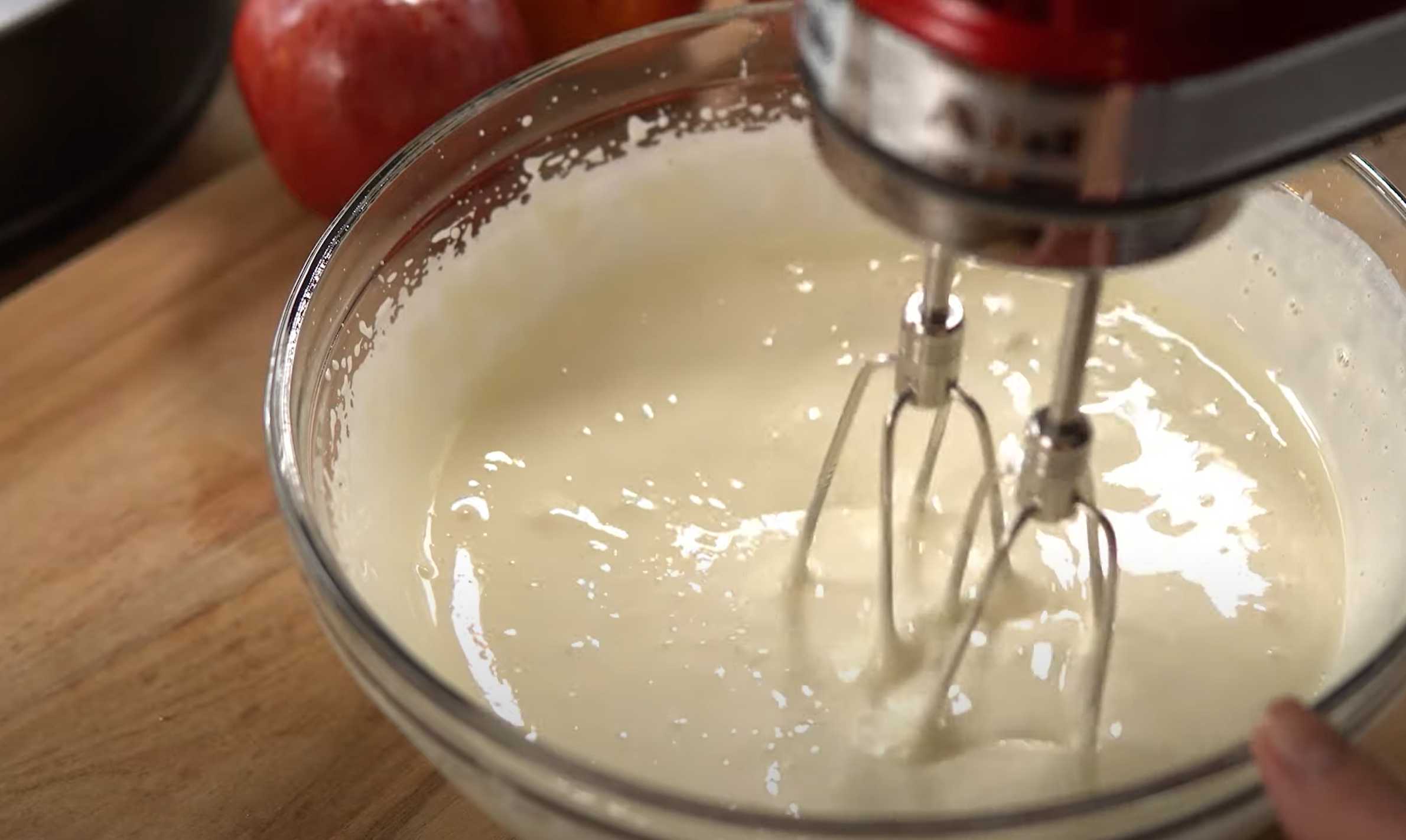 Charlotte à la croûte croustillante - Étape 3 : Amener le mélange à une consistance épaisse