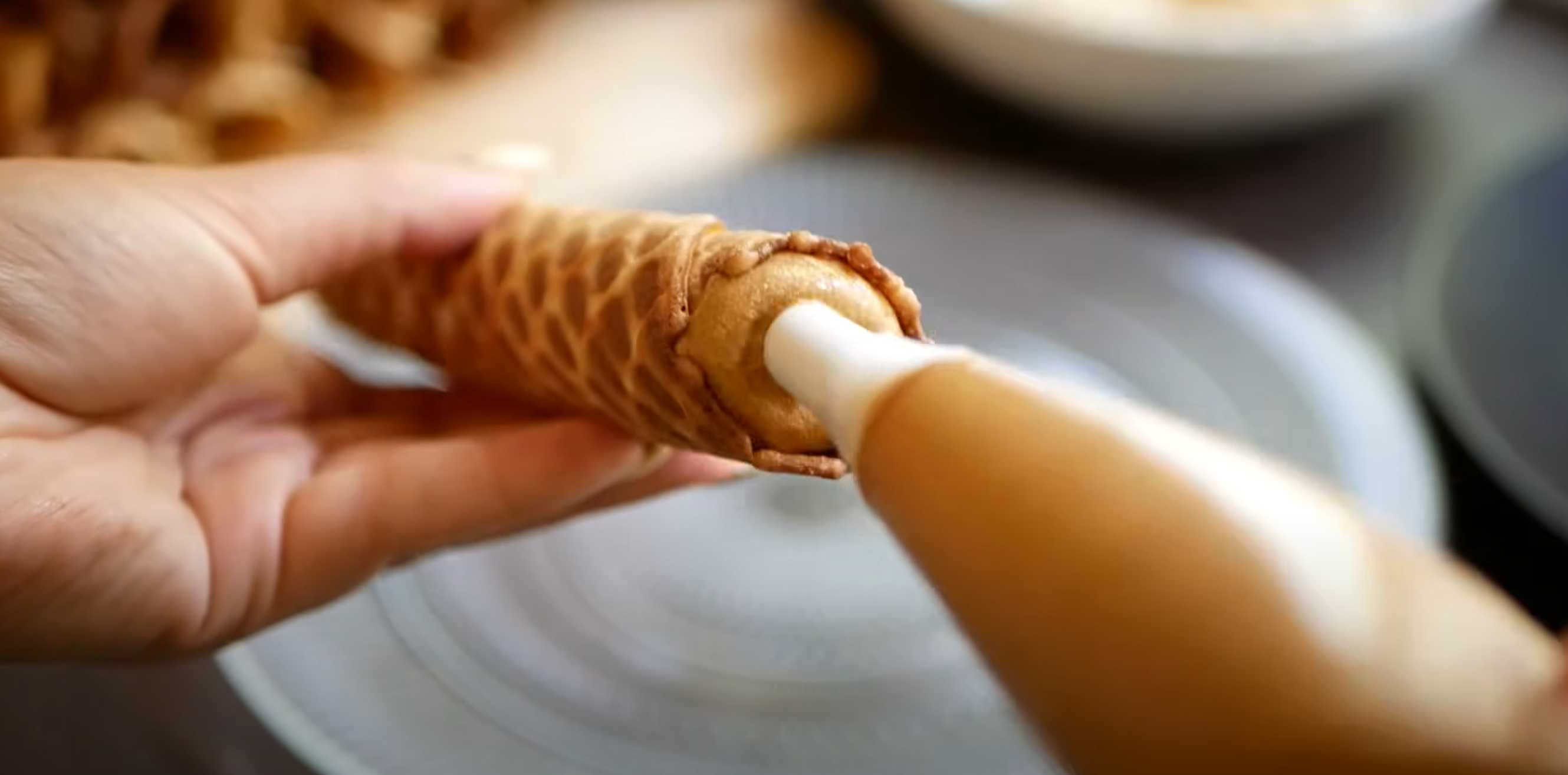 Gaufrettes roulées au lait concentré - Étape 8