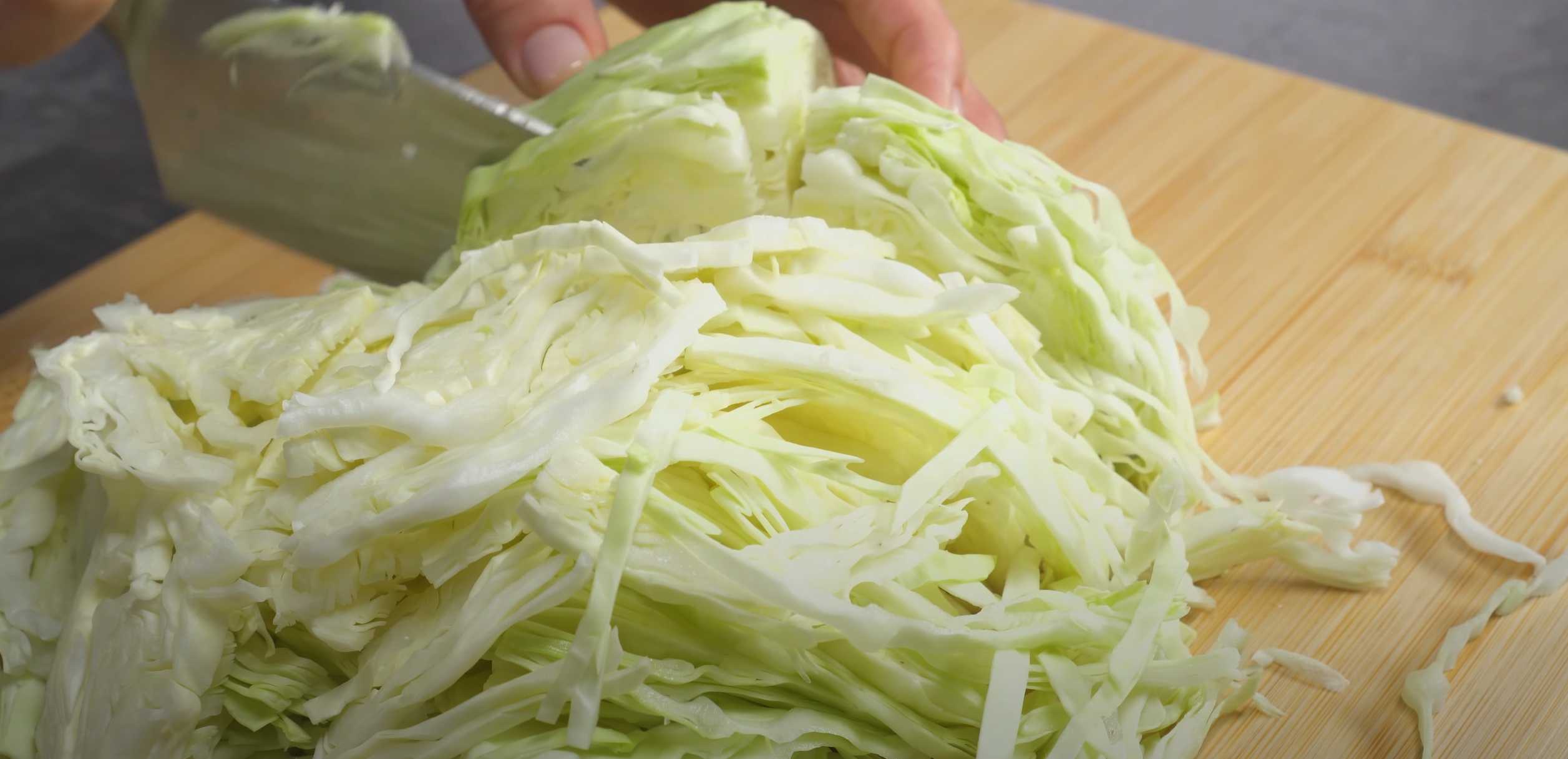 Chou frit chinois aux œufs - Étape 1