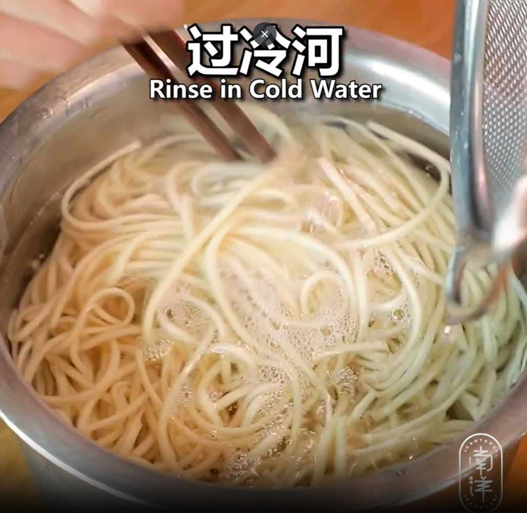 Nouilles sautées pour la longévité - Étape 3