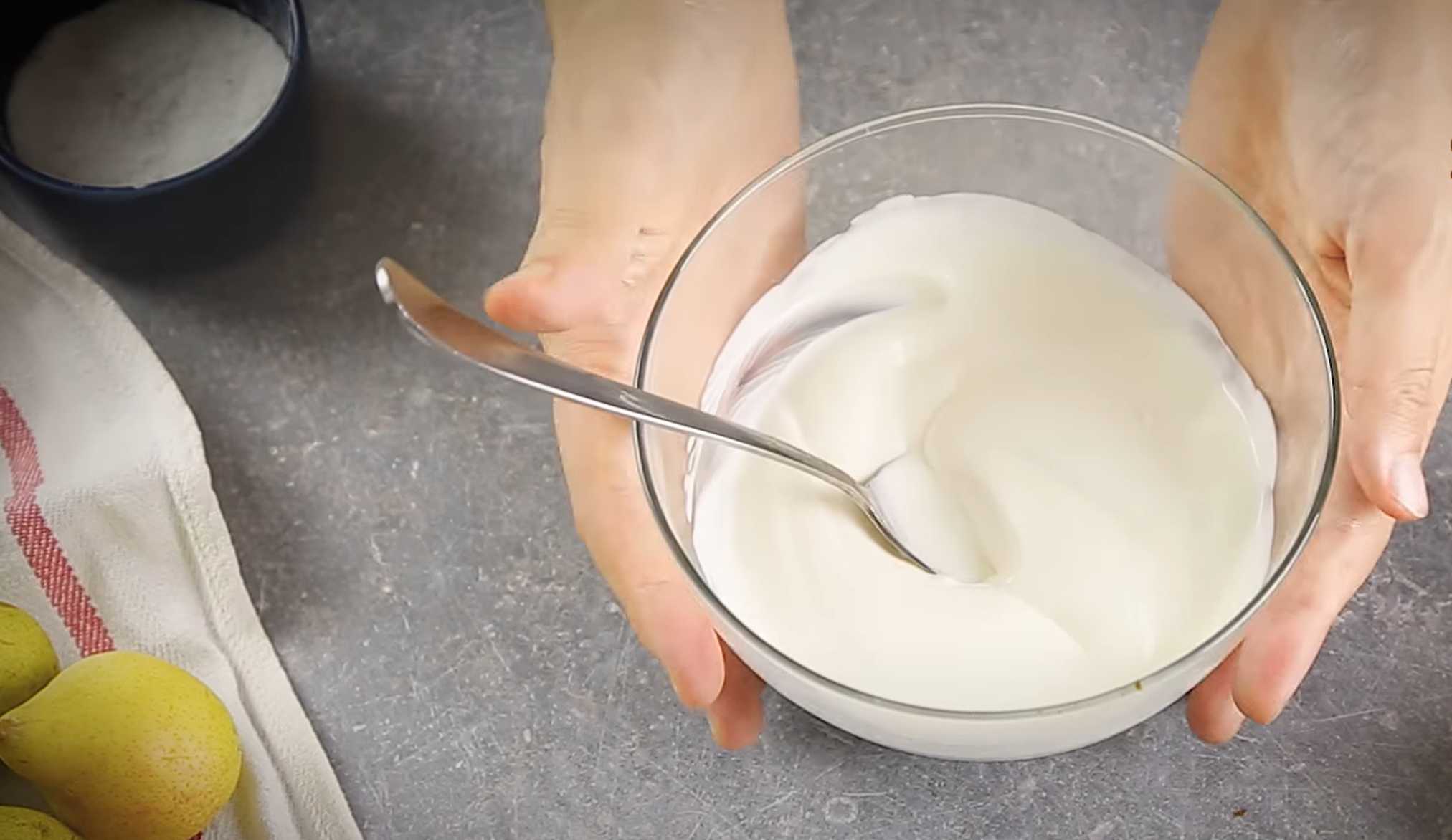 Charlotte aux pommes et à la crème fraîche - Étape 1