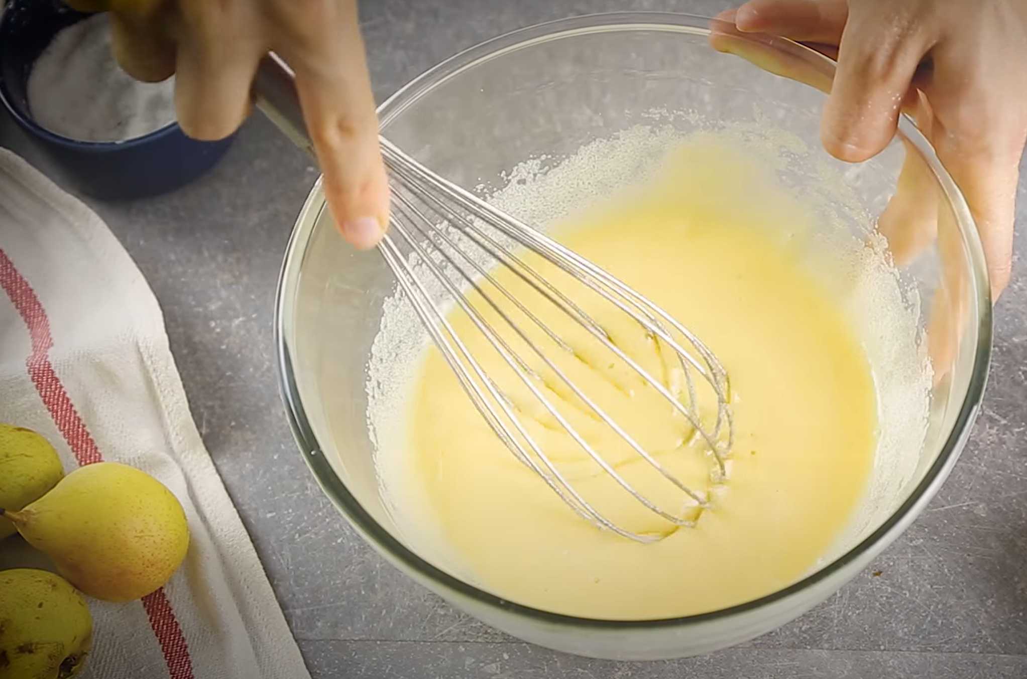 Charlotte aux pommes et à la crème sure - Étape 2