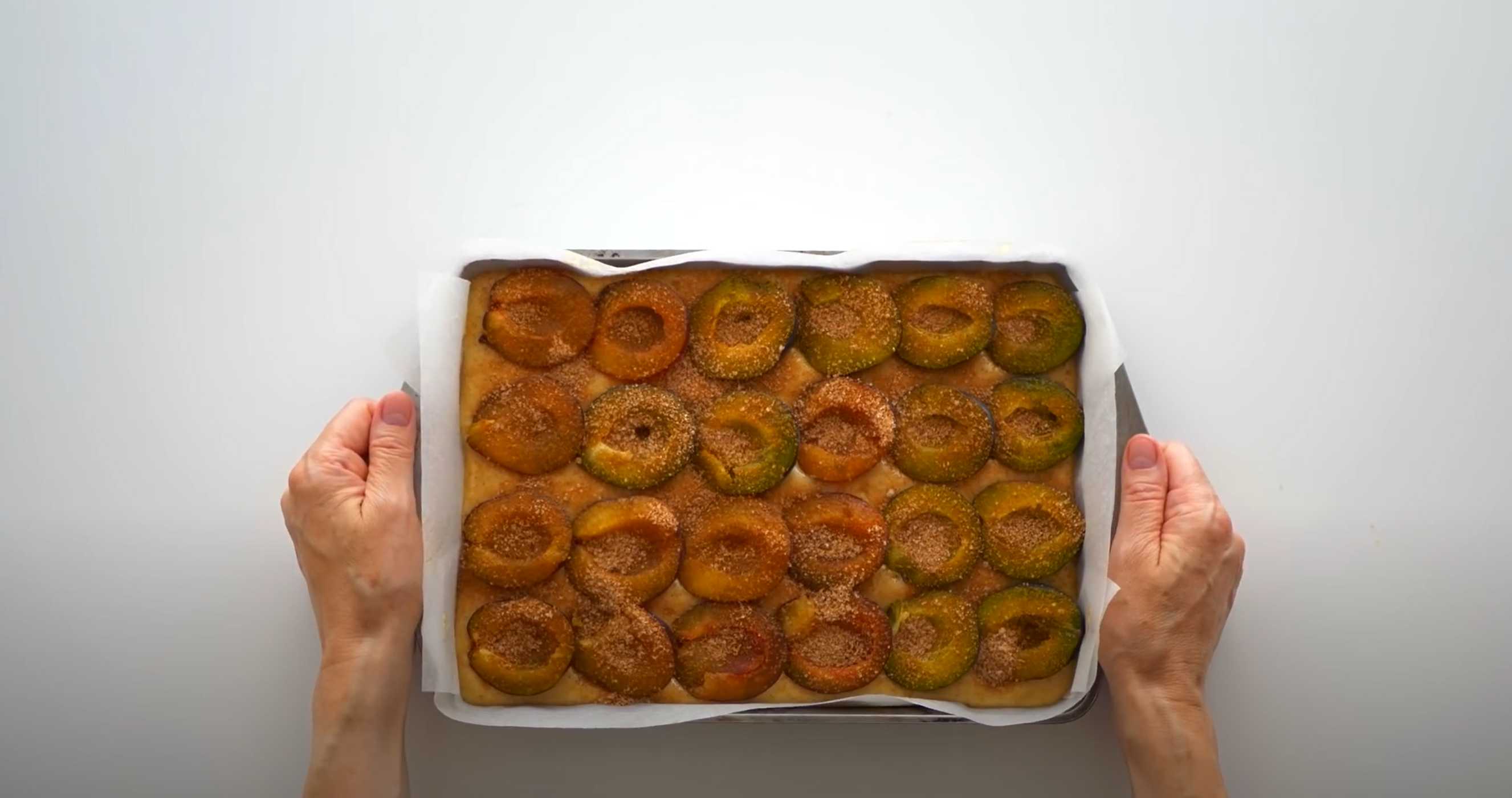 Charlotte aux prunes au four - Étape 7