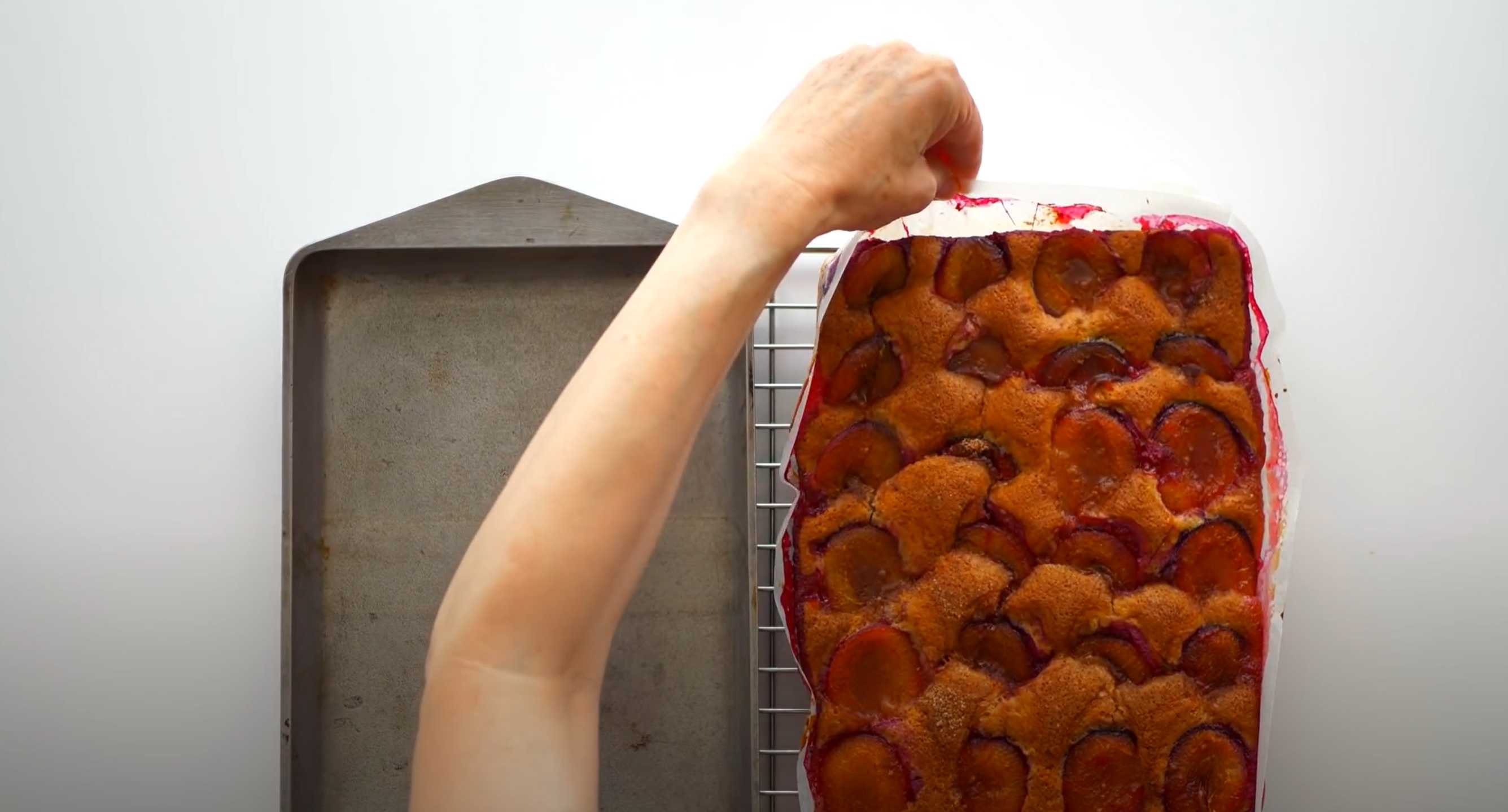 Charlotte aux prunes au four - Étape 9