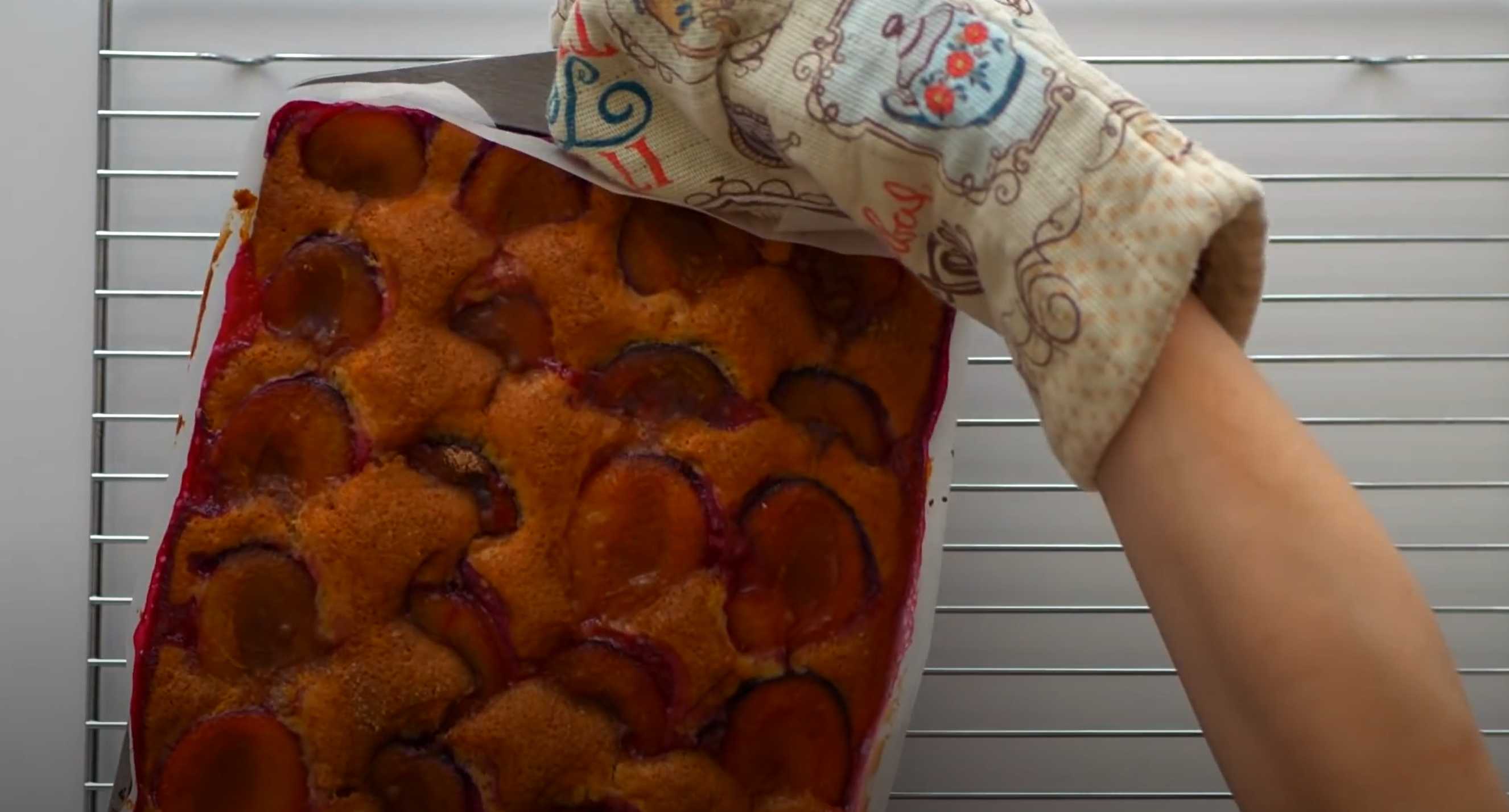 Charlotte aux prunes au four - Étape 8