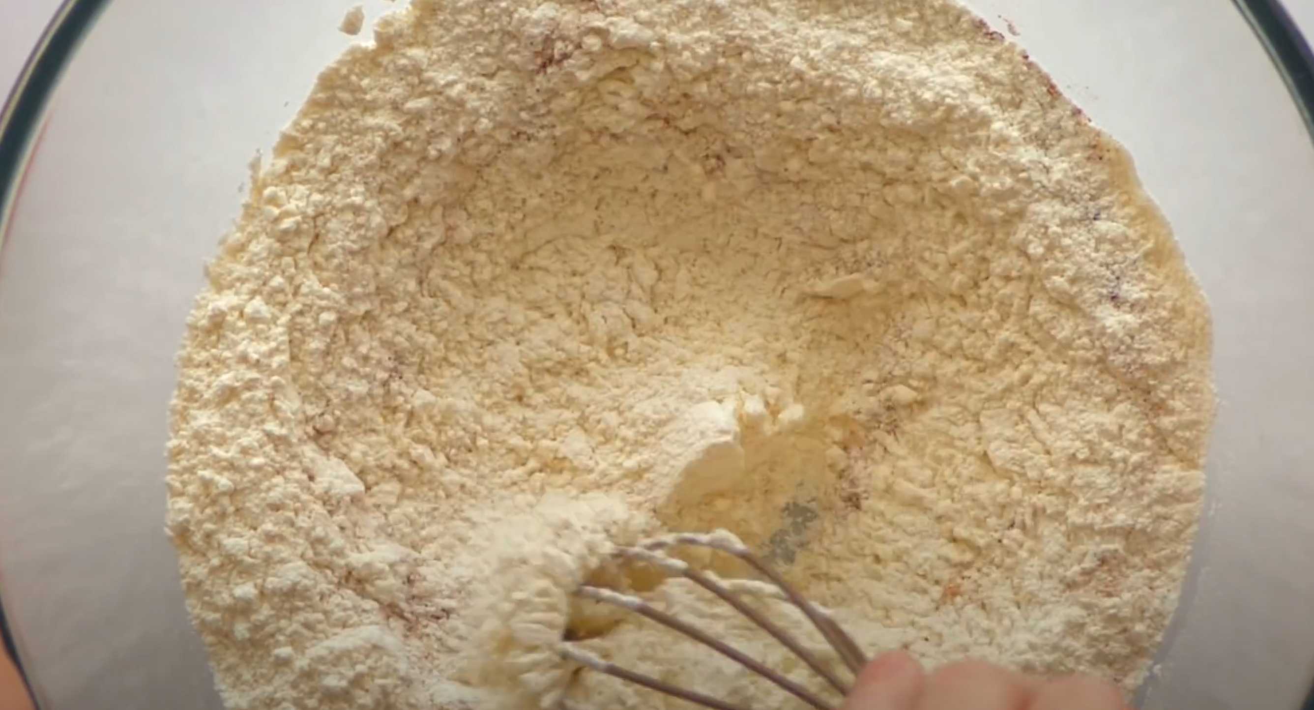 Charlotte aux prunes au four - Étape 1