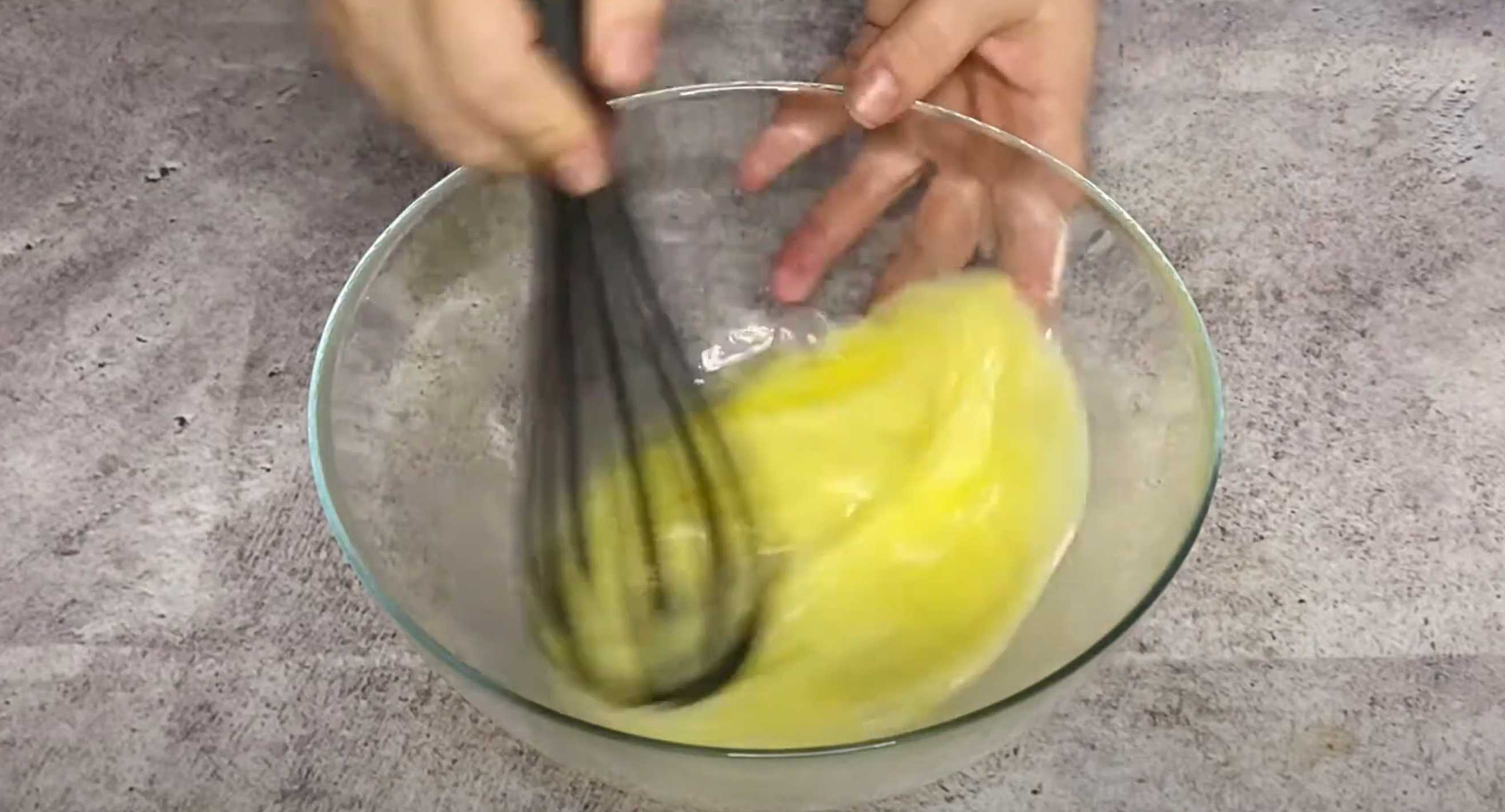 Charlotte aux pommes et au kéfir - Étape 3