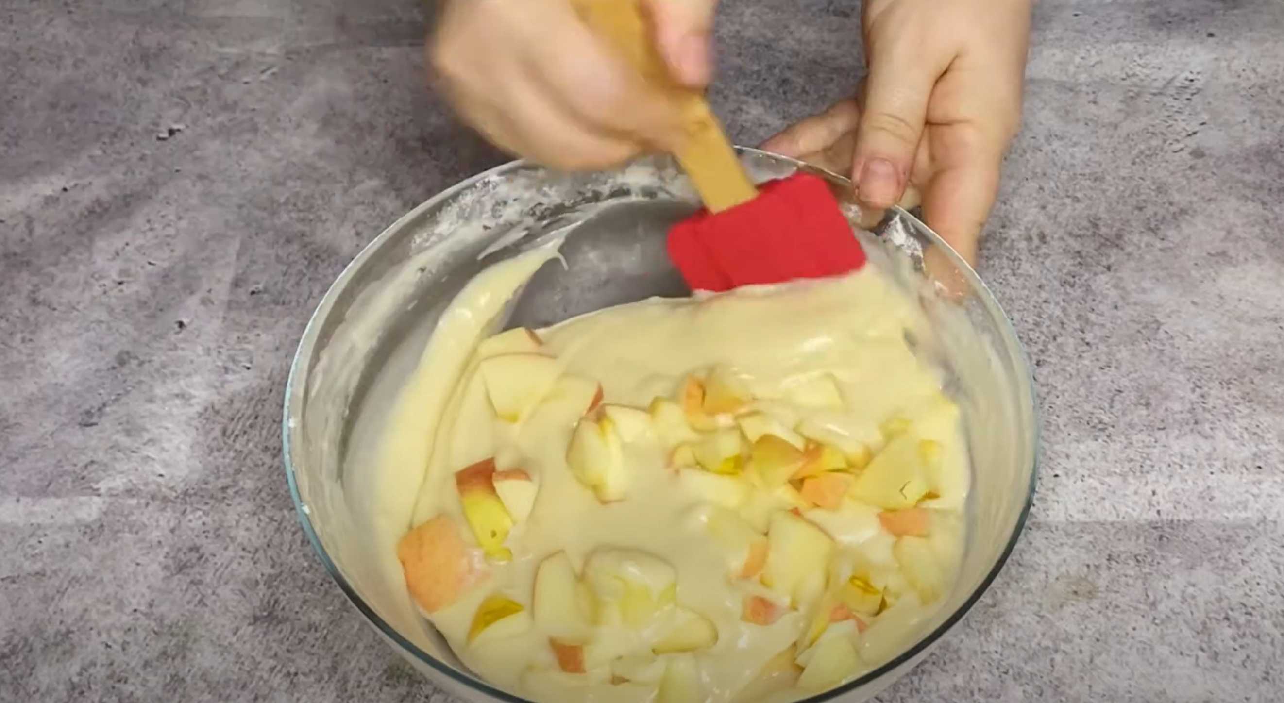 Charlotte aux pommes et au kéfir - Étape 7