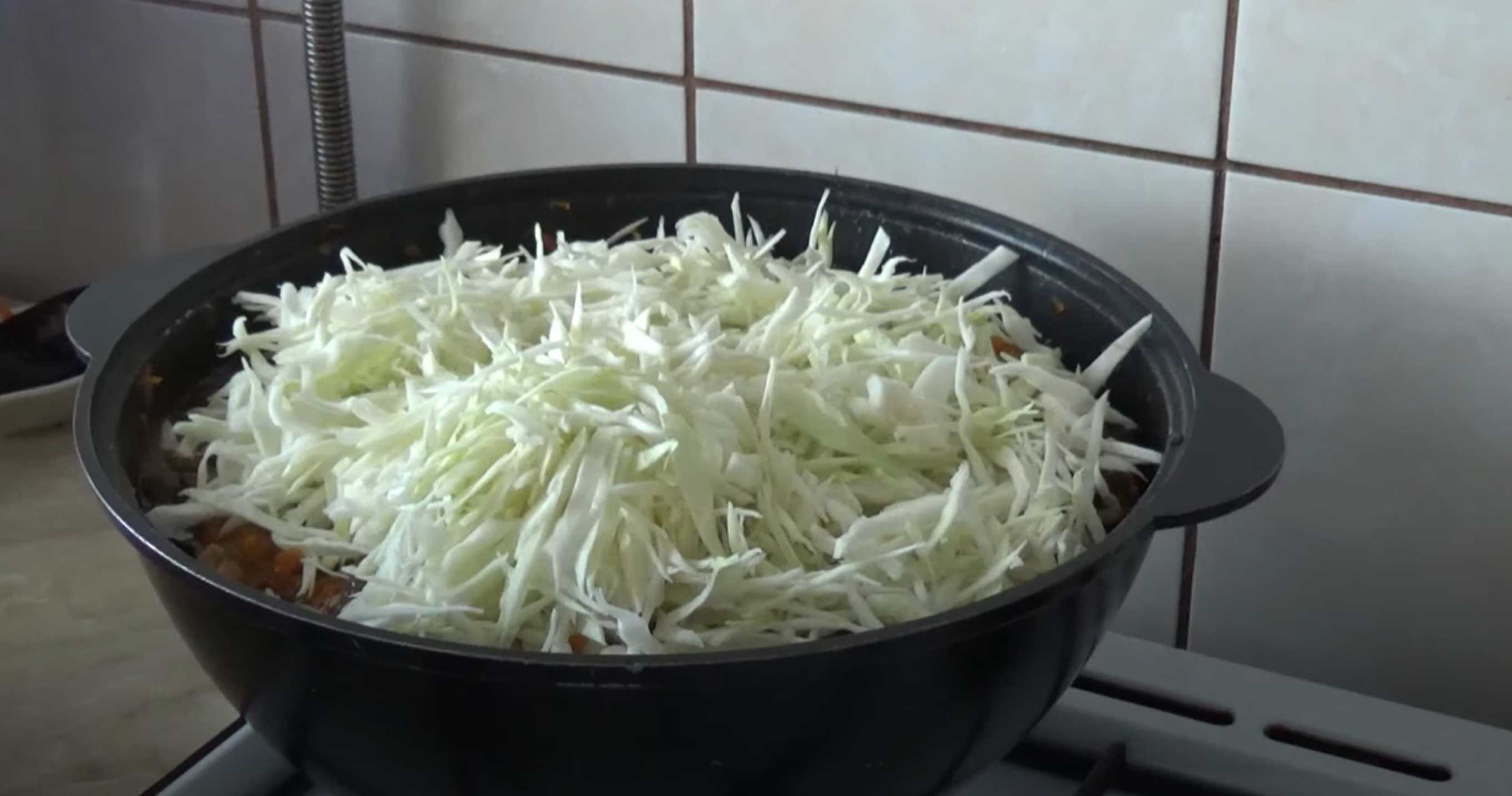 Solyanka aux champignons pour l'hiver en bocal - Étape 5