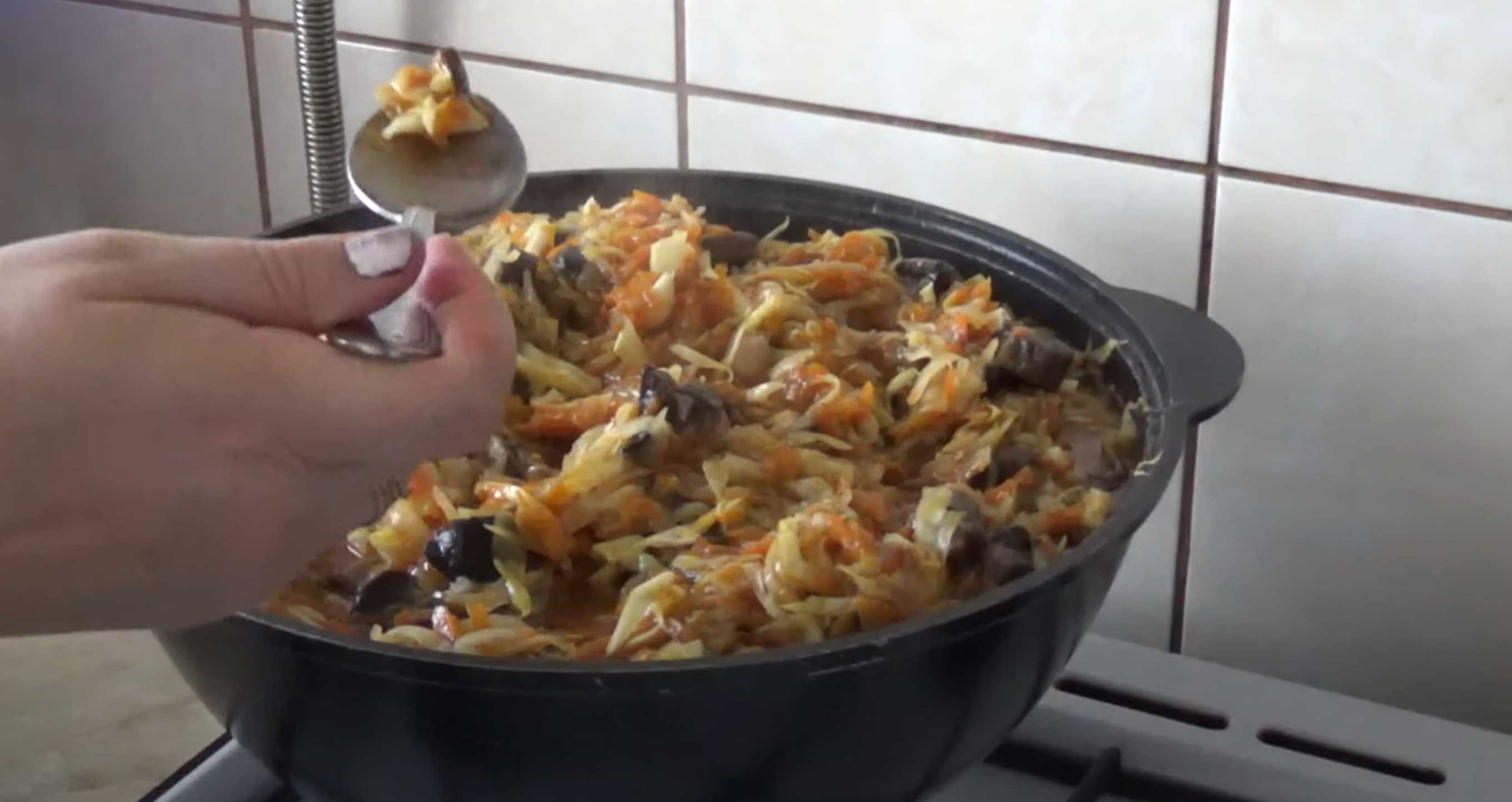 Solyanka aux champignons pour l'hiver en bocal - Étape 7