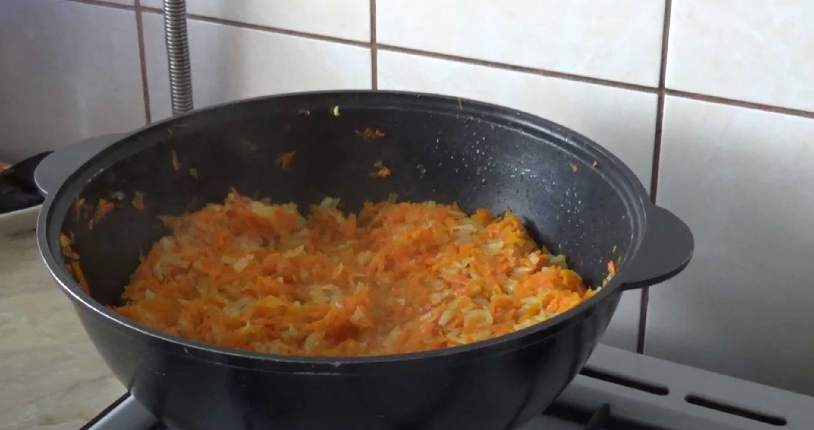 Solyanka aux champignons pour l'hiver en bocal - Étape 2