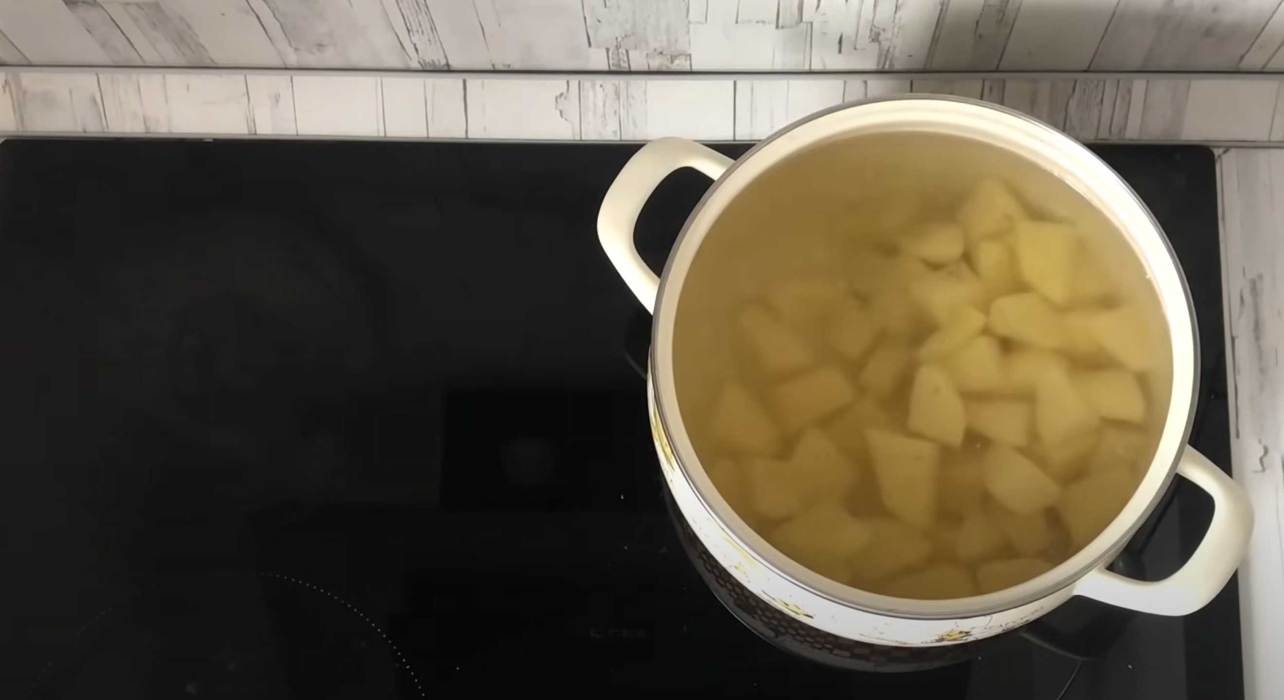 Solyanka classique aux pommes de terre - Étape 4