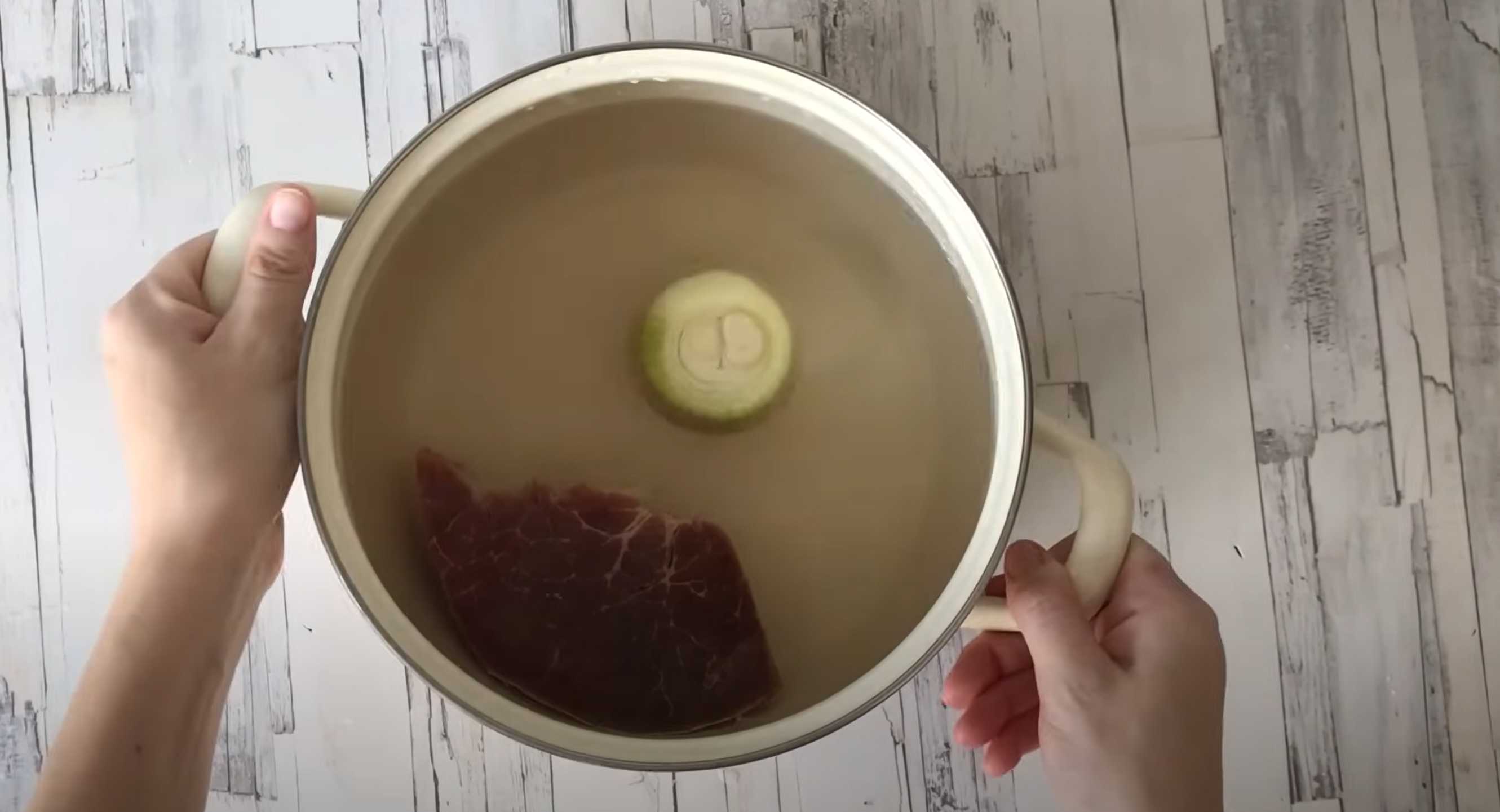 Solyanka classique aux pommes de terre - Étape 1