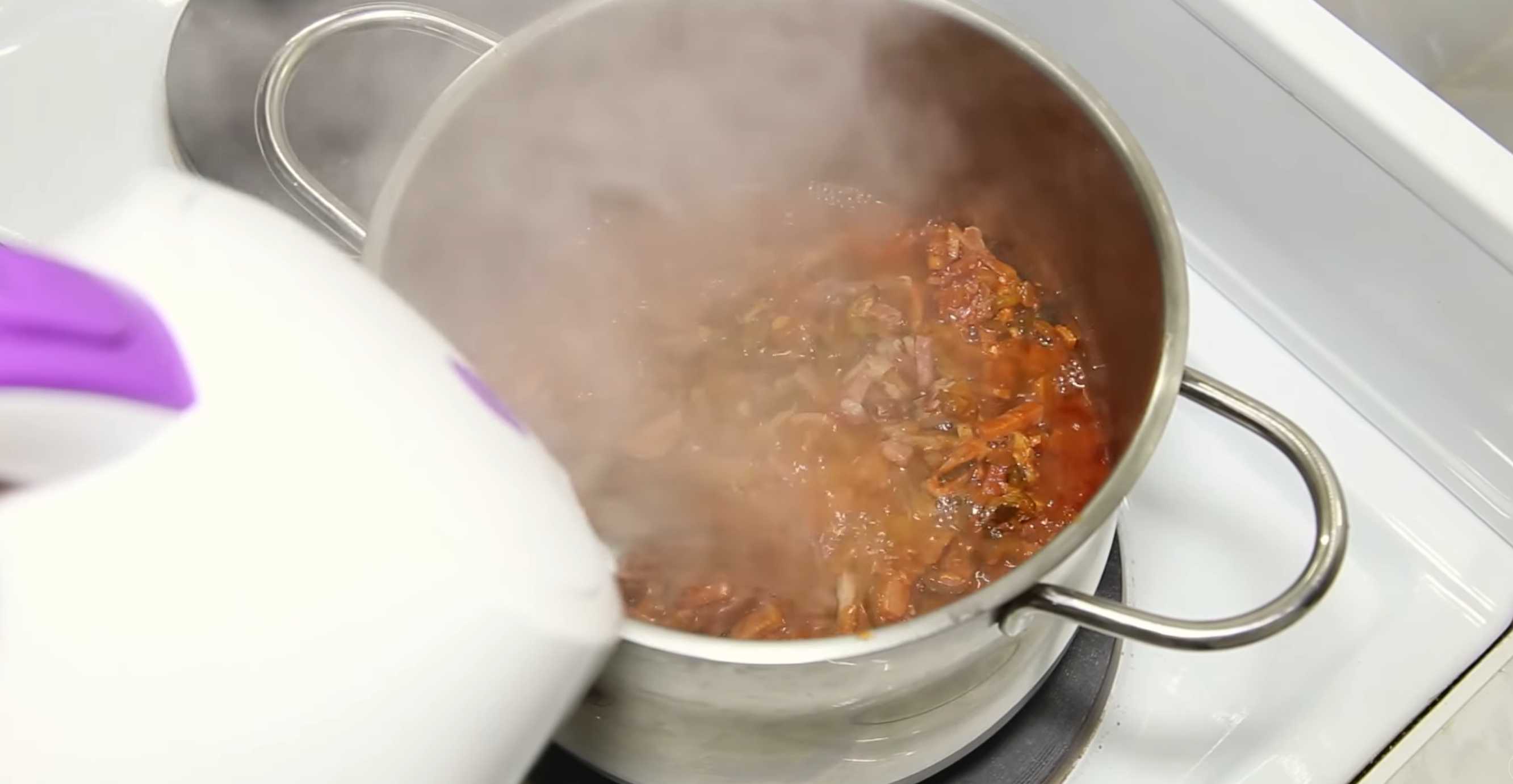 Solyanka végétarienne à la saucisse - Étape 9