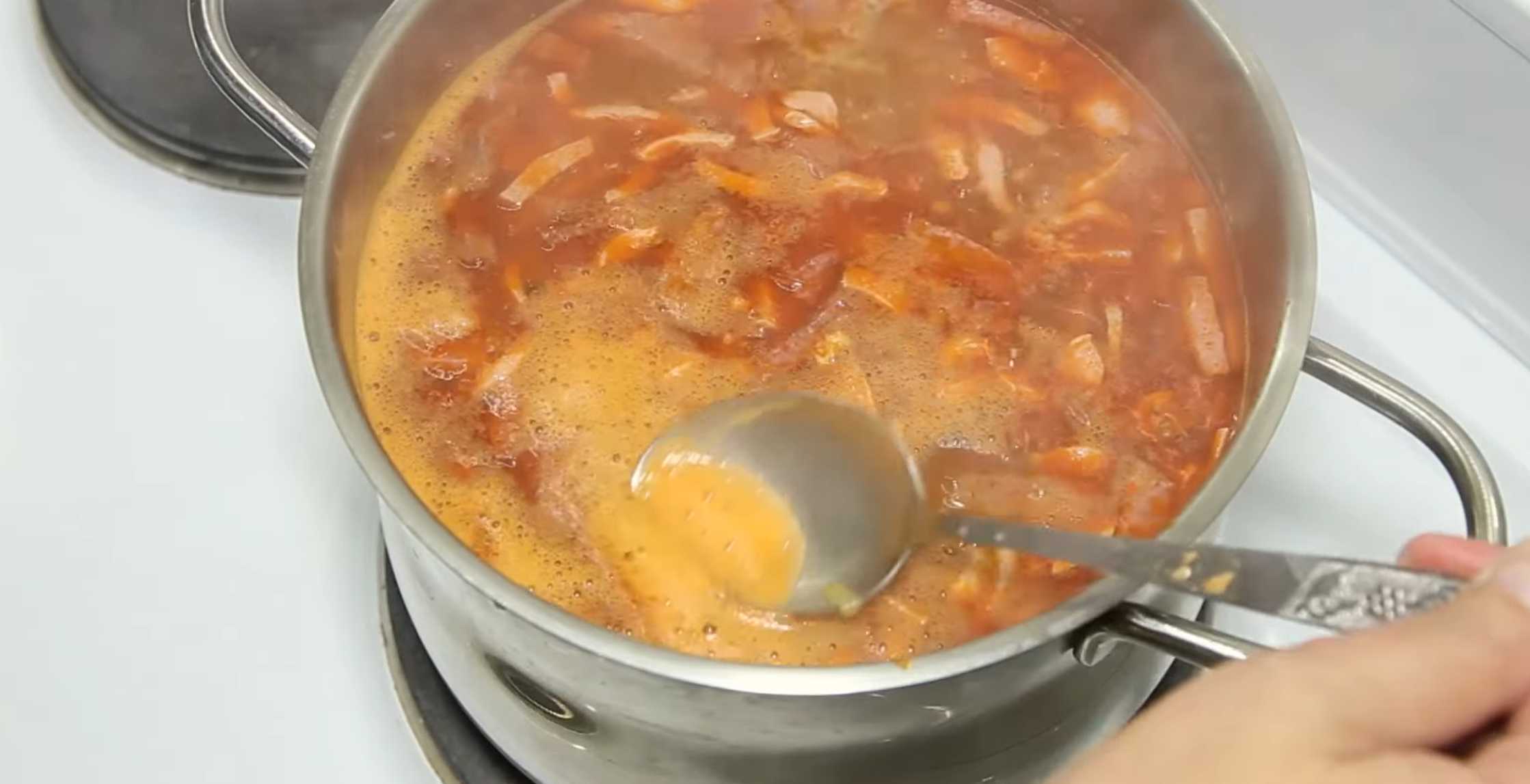 Solyanka végétarienne à la saucisse - Étape 10