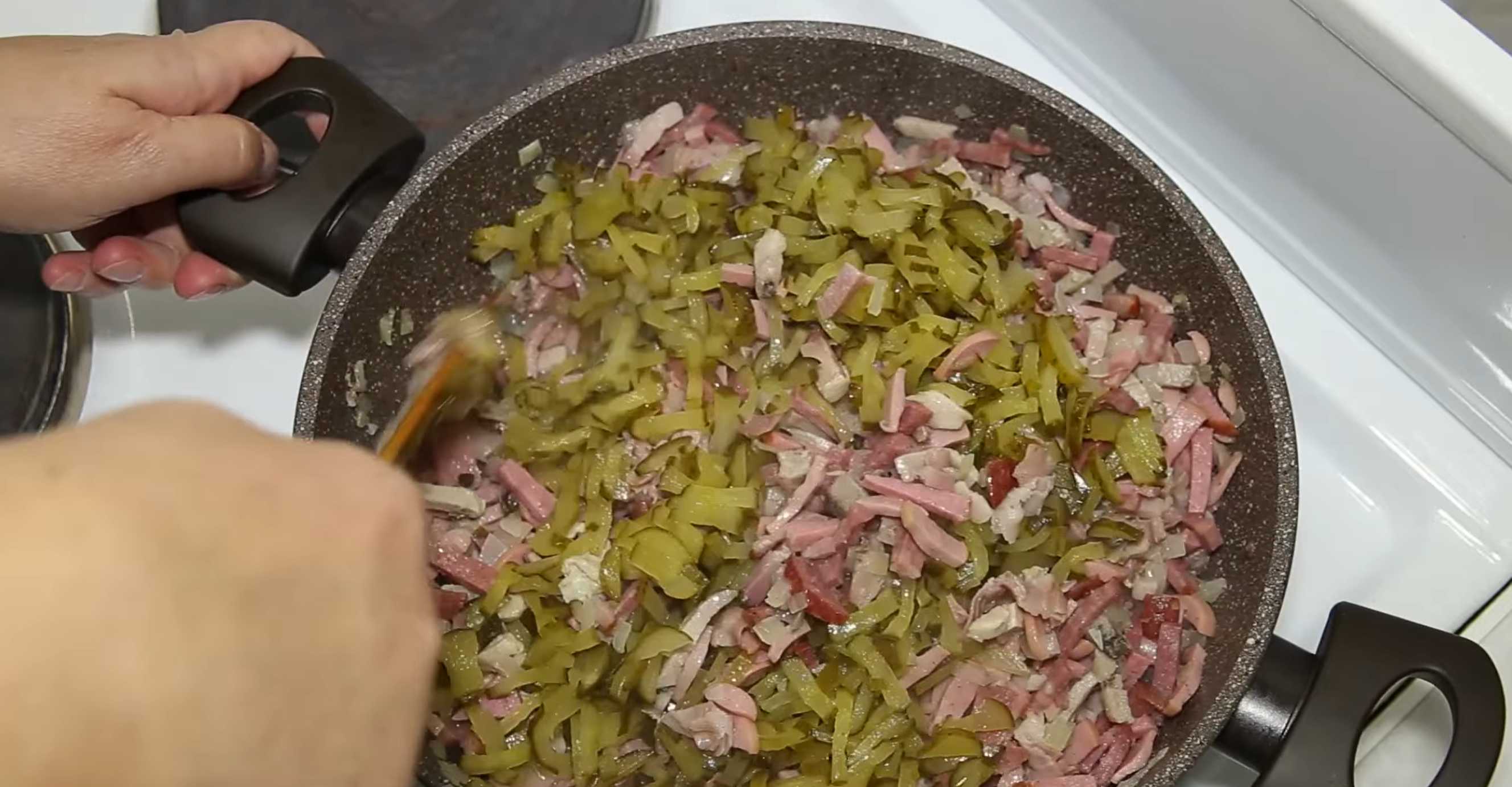 Solyanka végétarienne à la saucisse - Étape 6