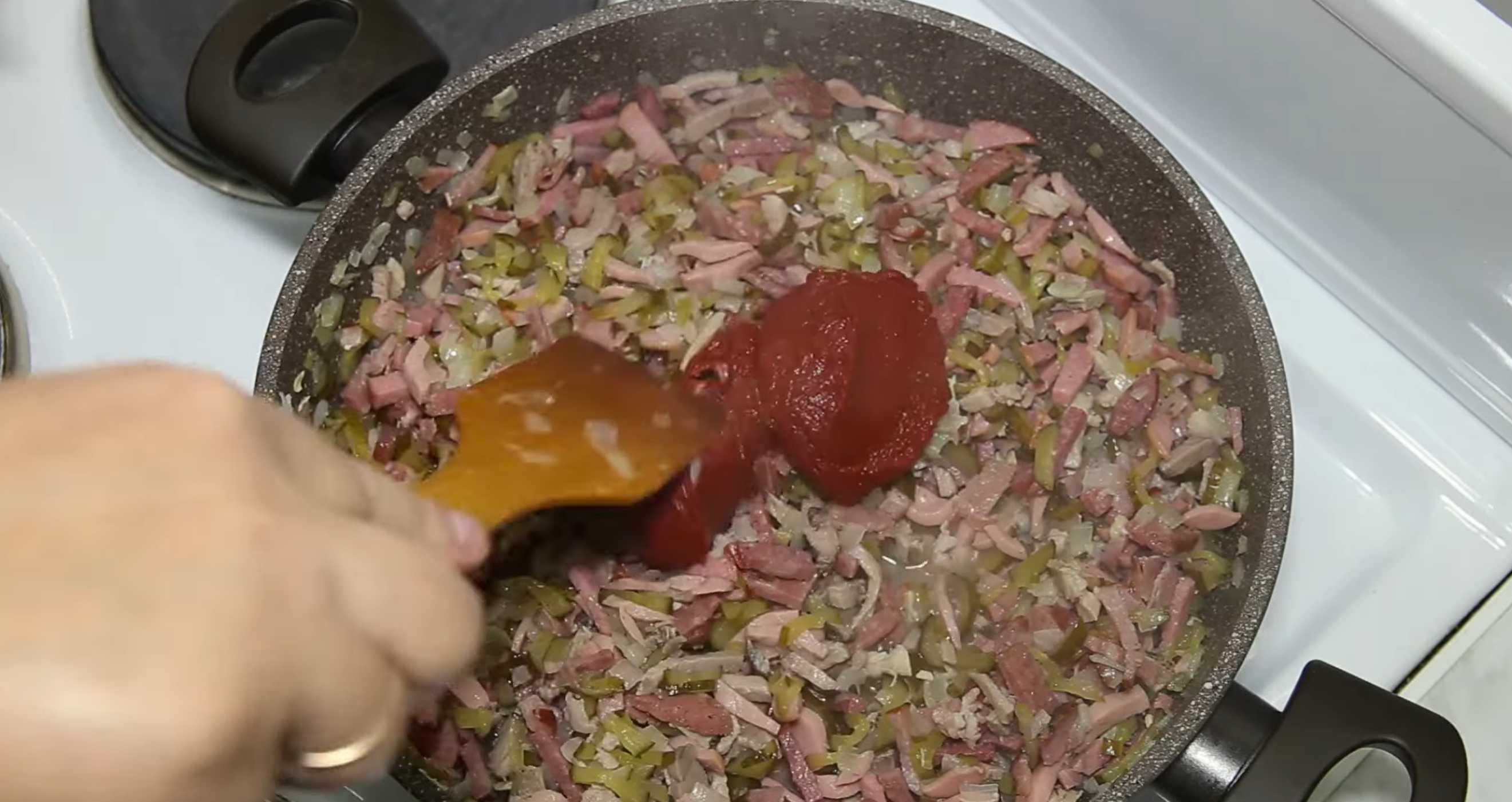 Solyanka végétarienne à la saucisse - Étape 7