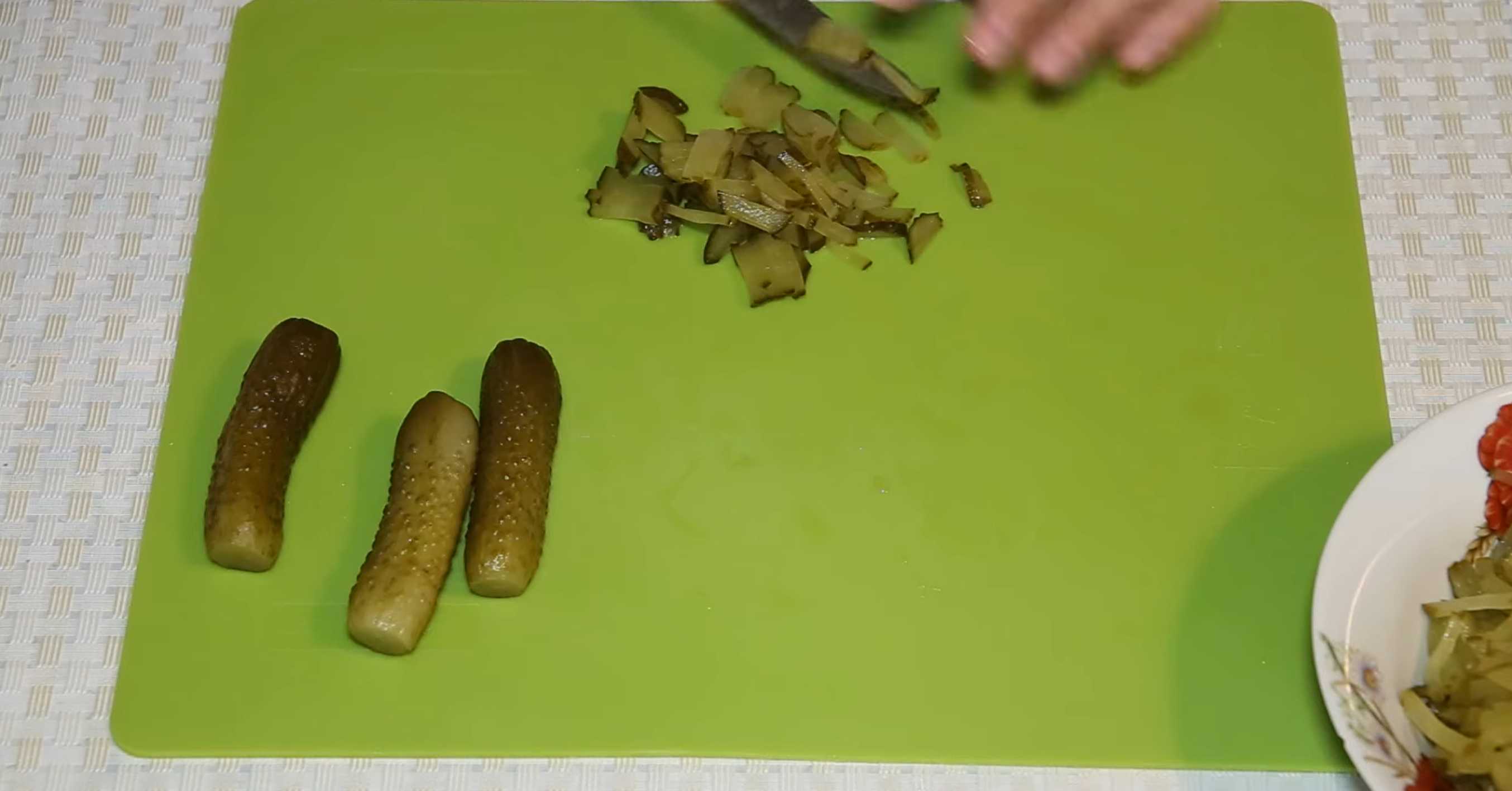 Solyanka végétarienne à la saucisse - Étape 1