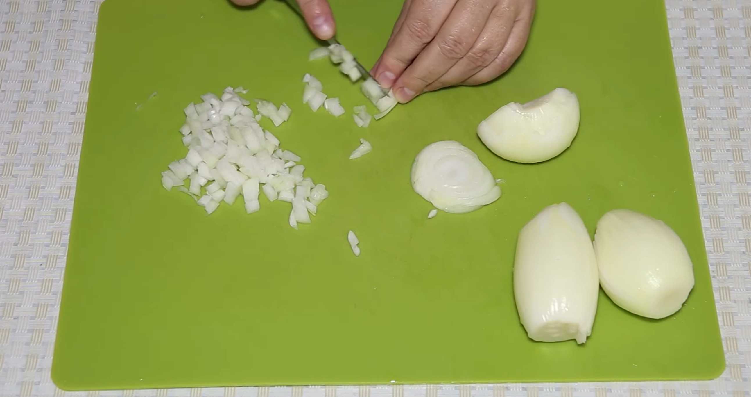 Solyanka végétarienne à la saucisse - Étape 2