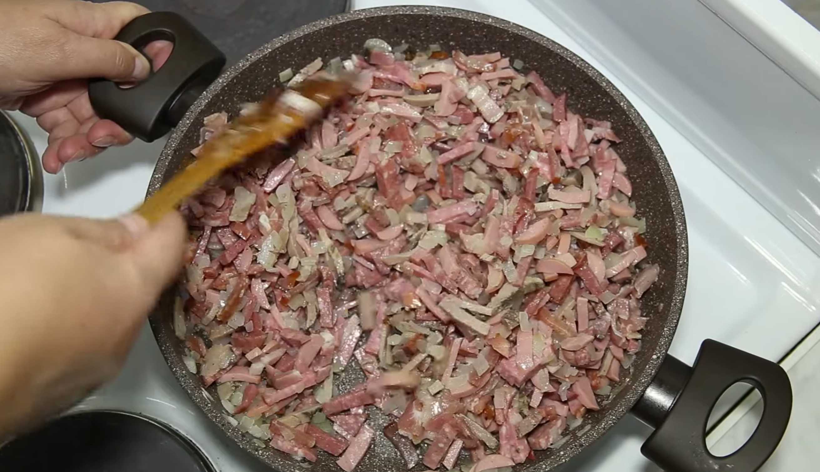 Solyanka végétarienne à la saucisse - Étape 5