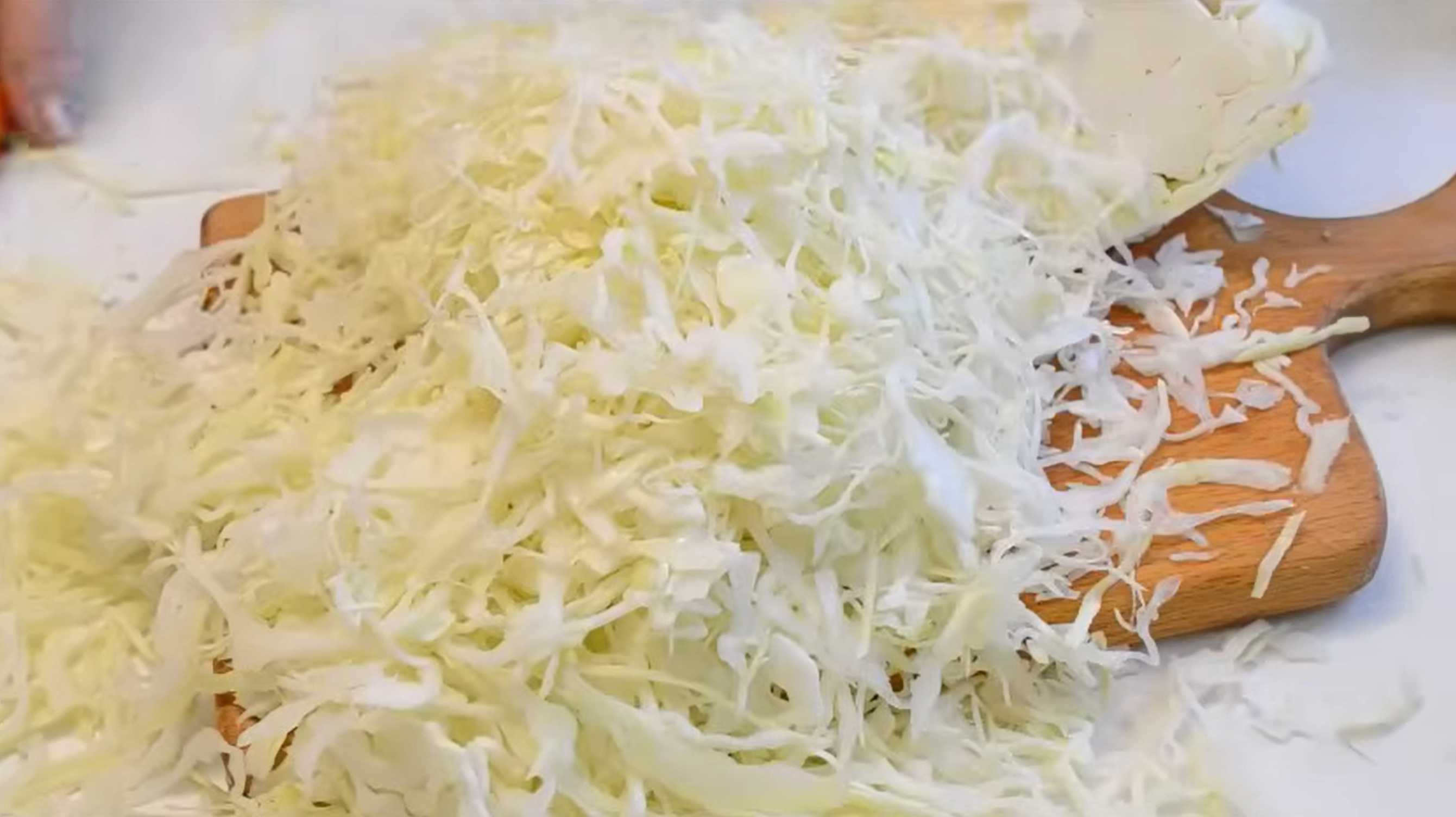 Solyanka au chou et à la tomate - Étape 1