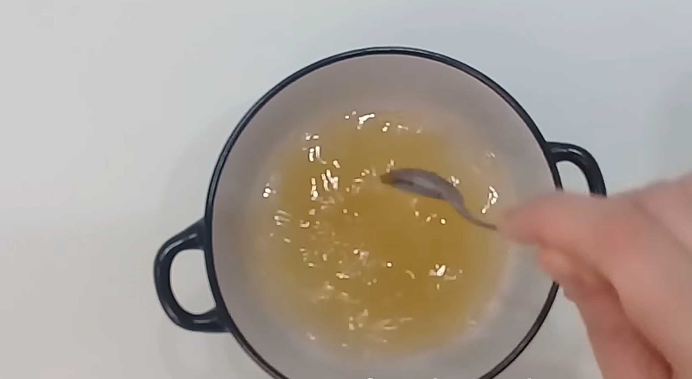 Salade de fruits en gelée de lait - Étape 1