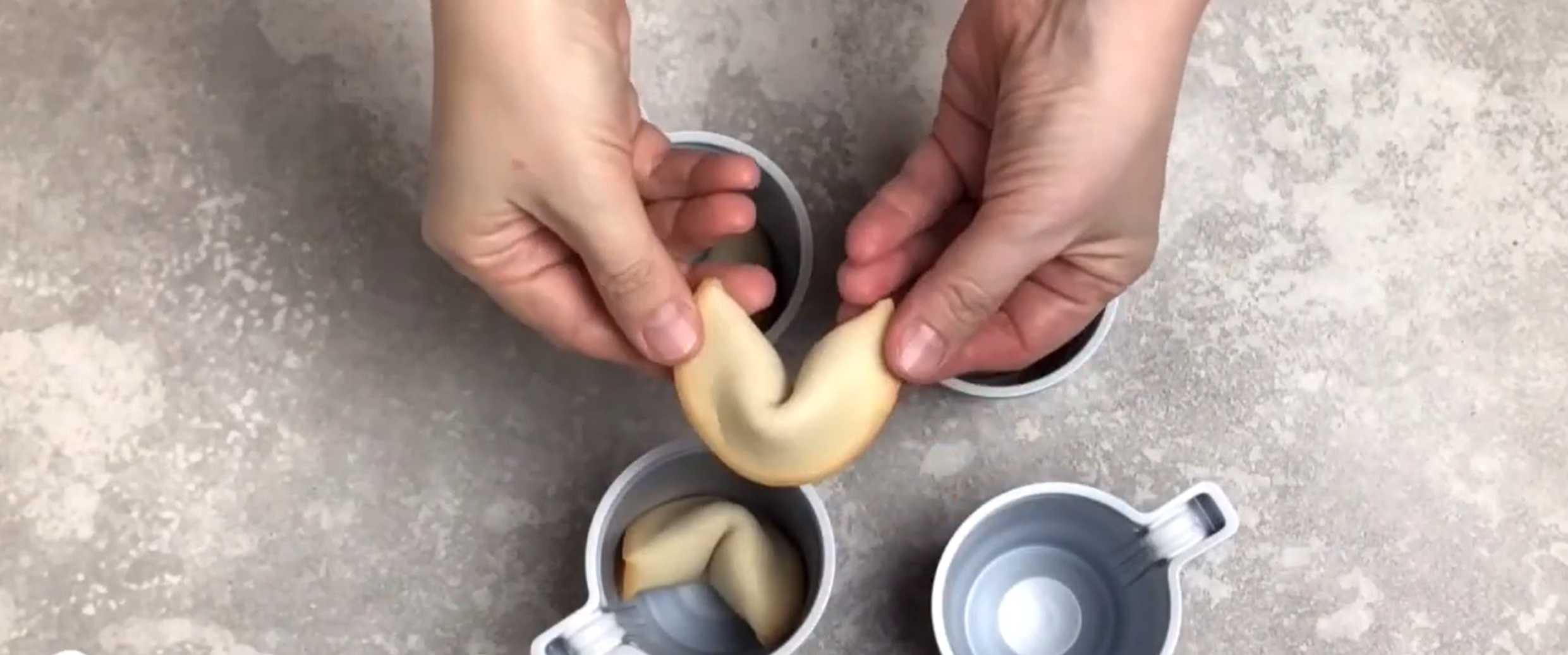 Biscuits chinois de la chance - Étape 7