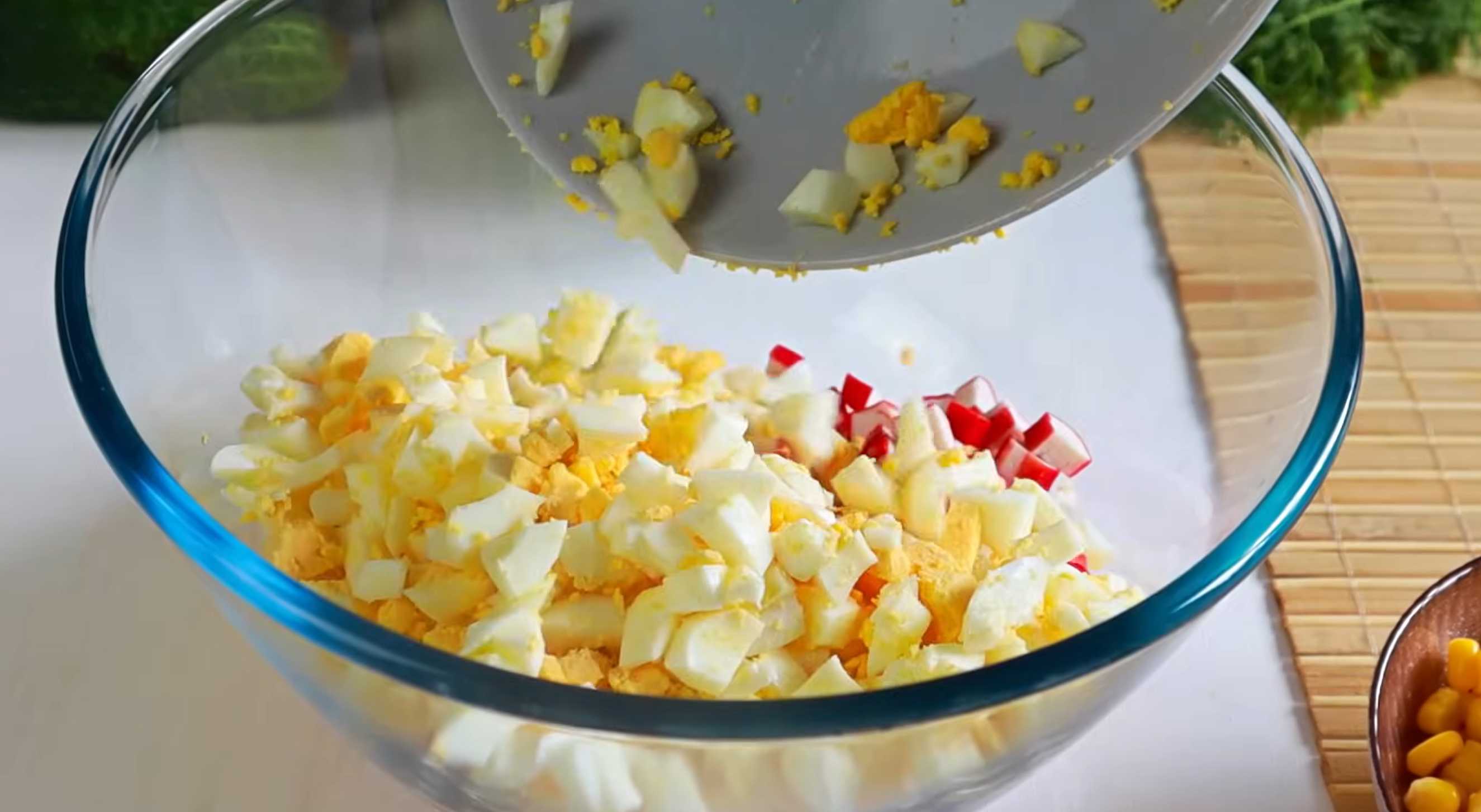 Salade de bâtonnets de crabe et de maïs - Étape 7