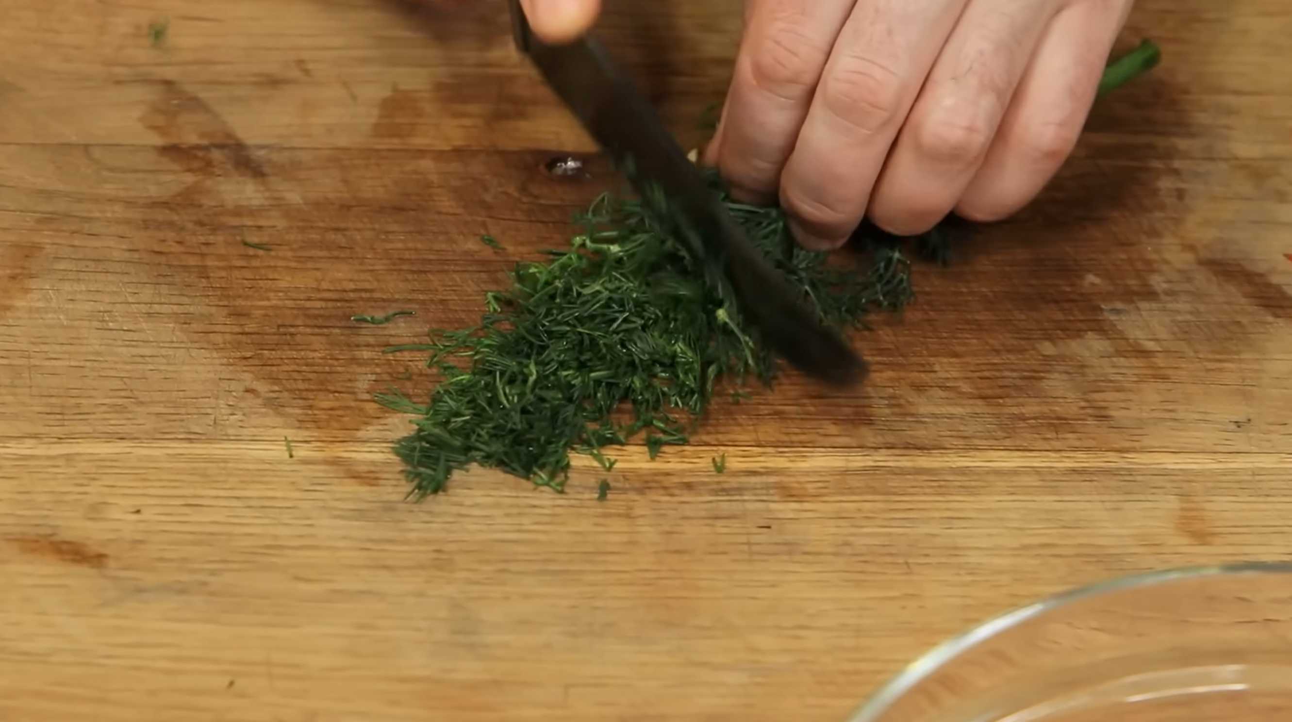 Salade de bâtonnets de crabe et de tomates - Étape 6