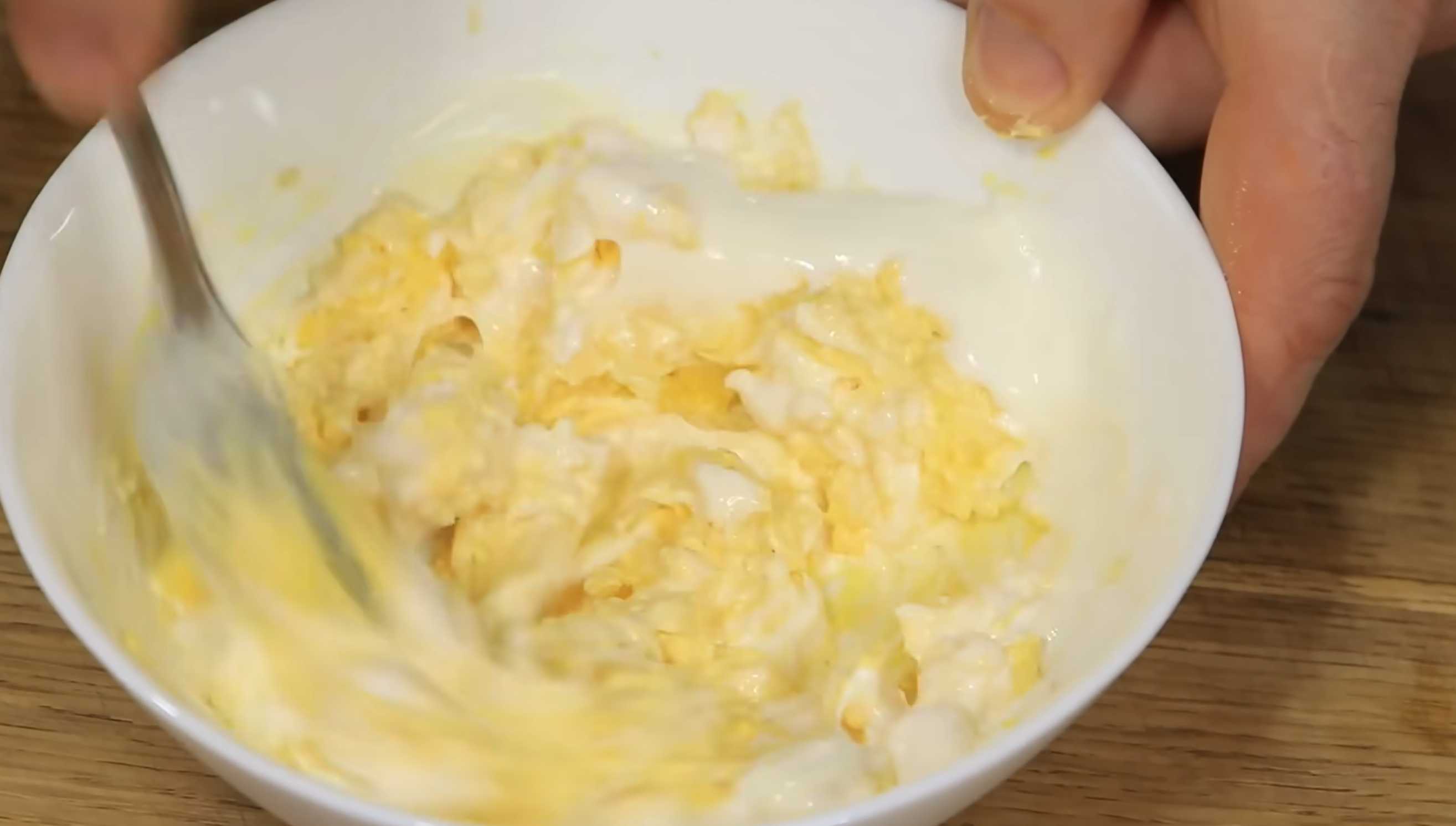 Salade de bâtonnets de crabe et de tomates - Étape 9