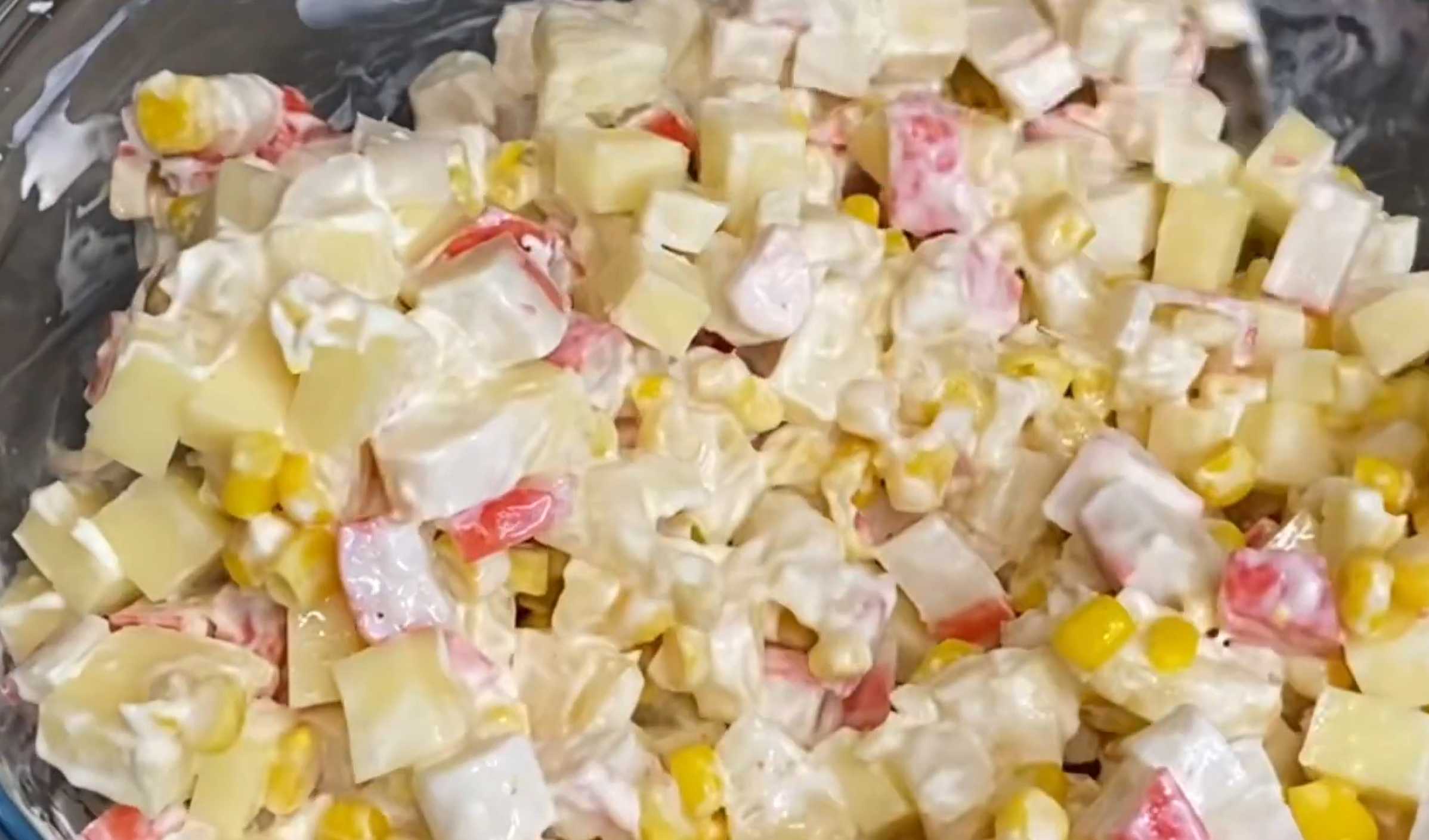 Salade de bâtonnets de crabe et d'ananas - Étape 6