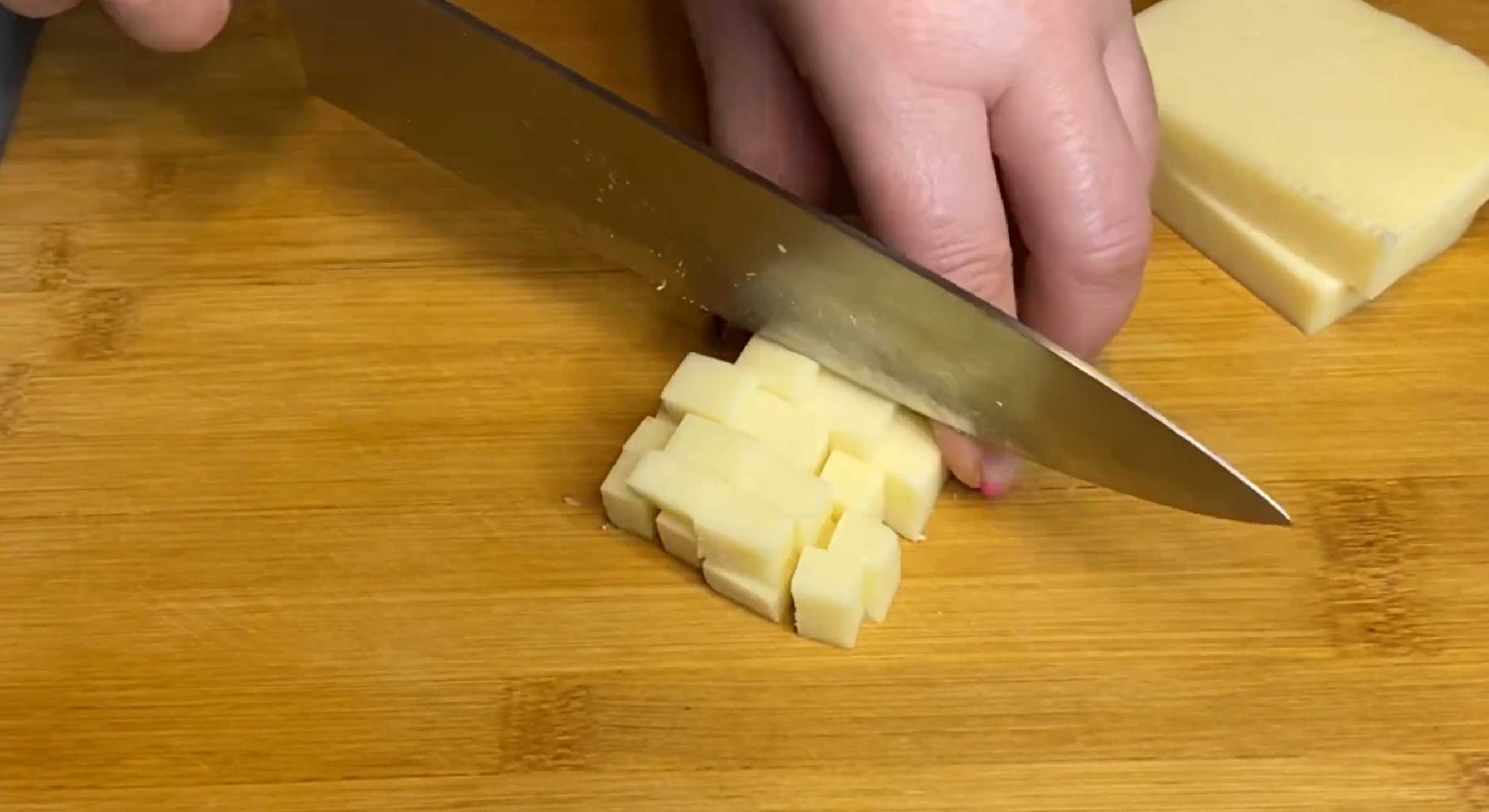 Salade de bâtonnets de crabe et d'ananas - Étape 2