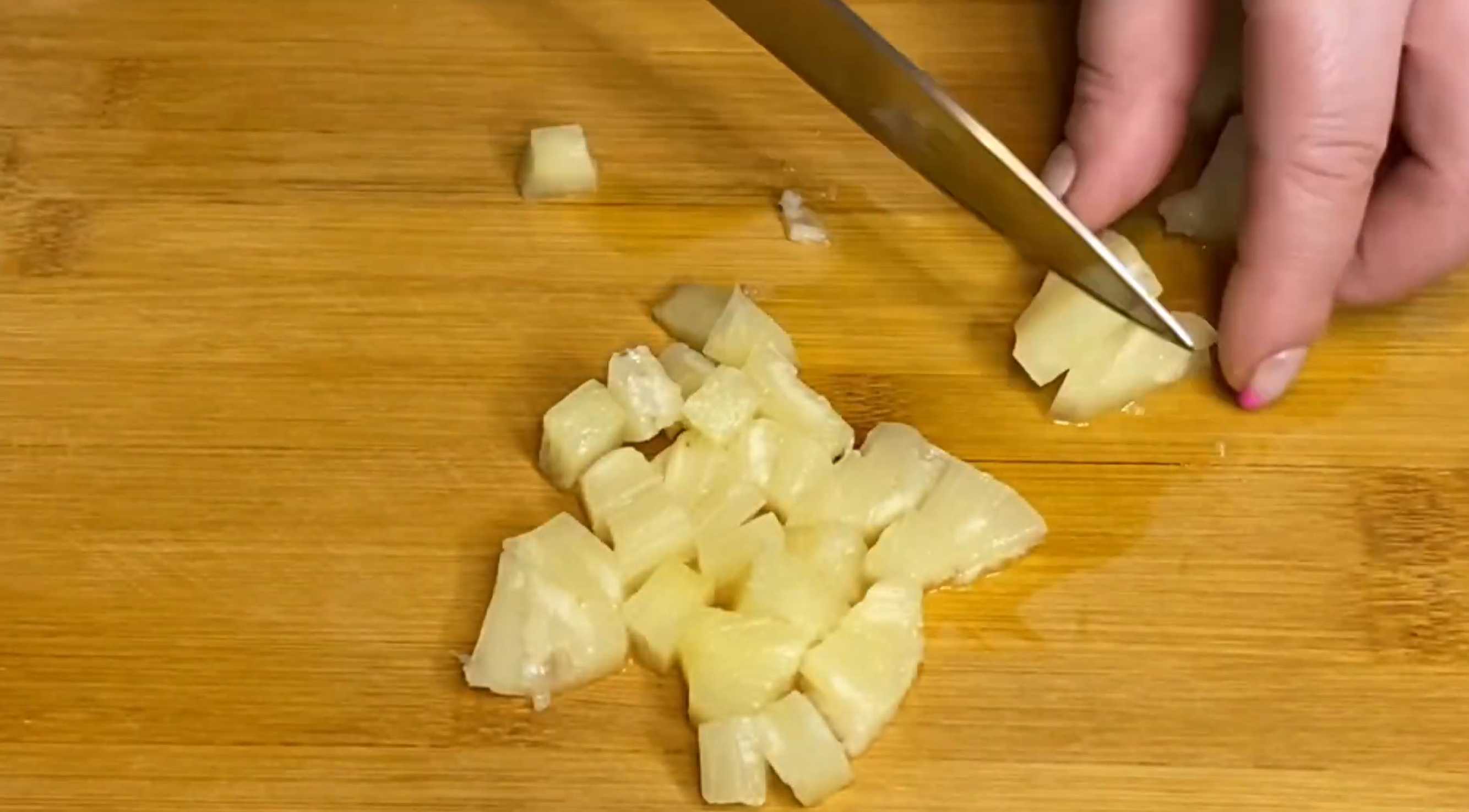 Salade de bâtonnets de crabe et d'ananas - Étape 3