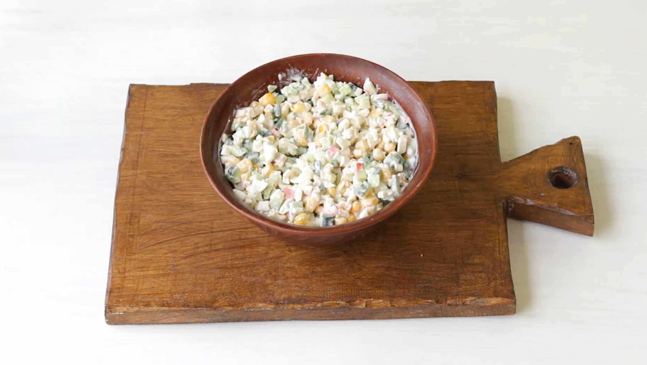 Salade de crabe au maïs et au concombre - Étape 8