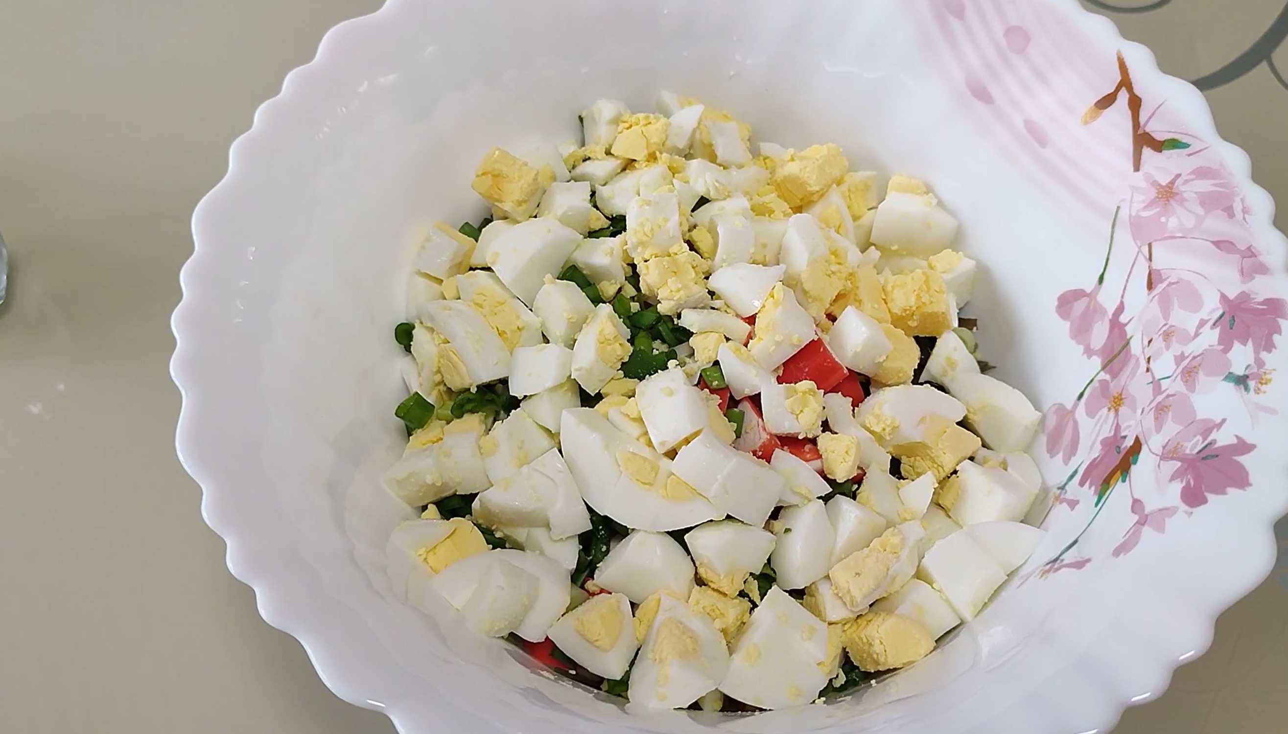 Salade d'algues aux bâtonnets de crabe - Étape 3