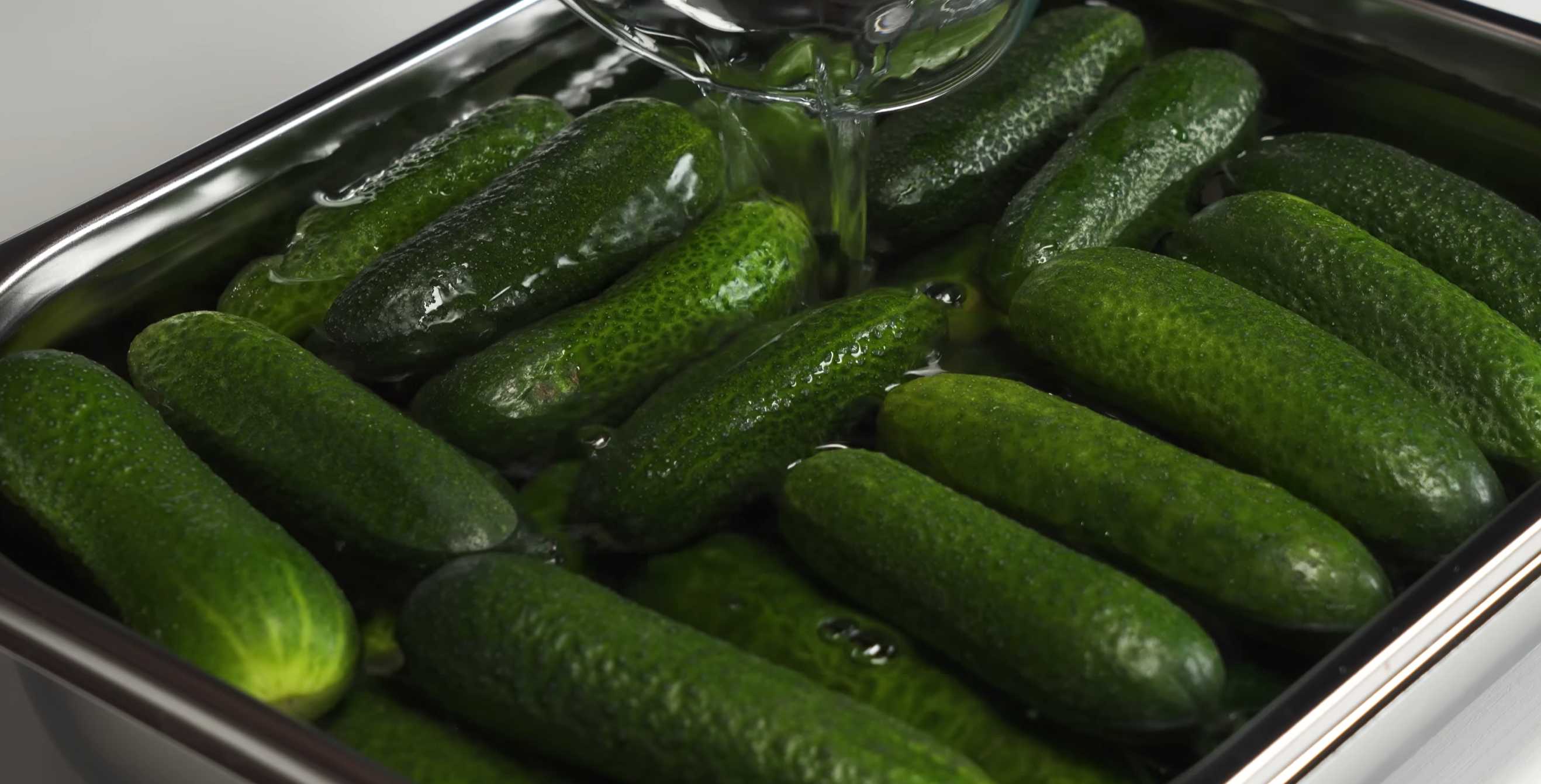 Concombres marinés dans une marinade légère - Étape 1