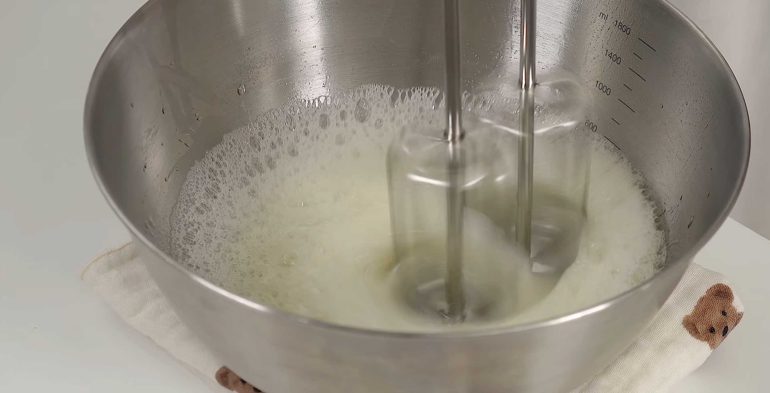 Rouleaux de génoise tendres - Étape 7