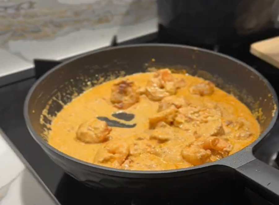 Pâtes aux crevettes à la sauce crémeuse - Étape 4