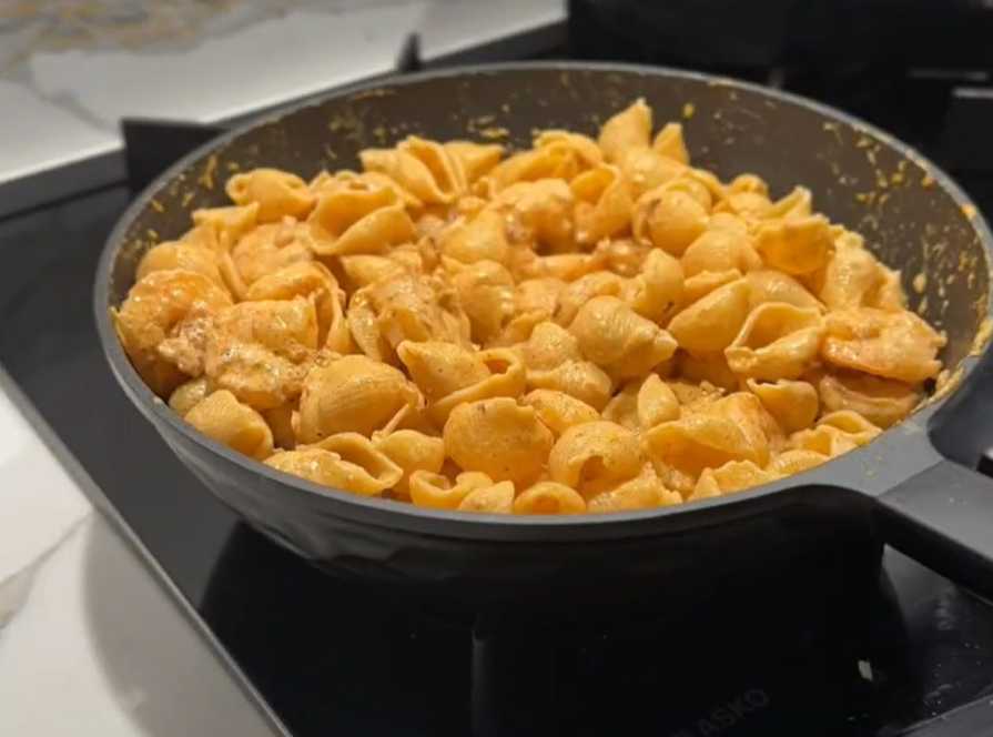 Pâtes aux crevettes à la sauce crémeuse - Étape 5