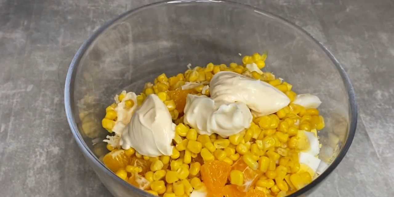 Salade de bâtonnets de crabe et de mandarine - Étape 6