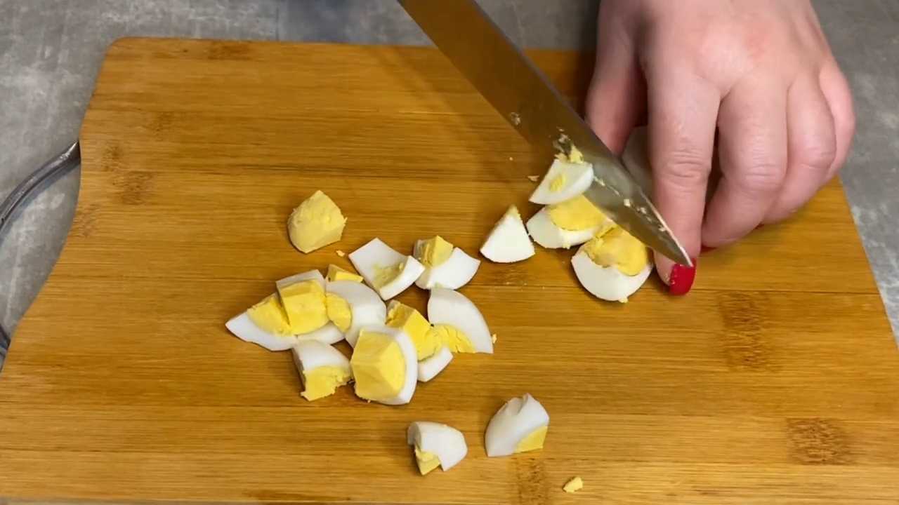 Salade de bâtonnets de crabe et de mandarine - Étape 2