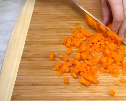 Salade Olivier au concombre frais - Étape 5