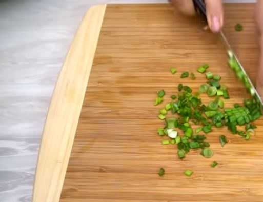 Salade Olivier au concombre frais - Étape 11