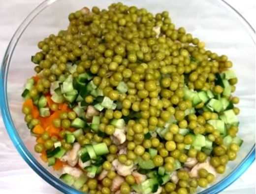 Salade Olivier au concombre frais - Étape 8